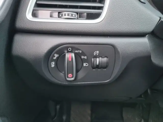 Audi Q3 view 26
