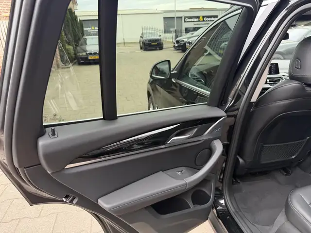 BMW X3 view 18