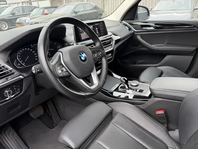 BMW X3 view 5