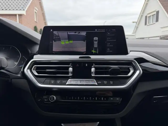 BMW X3 view 12