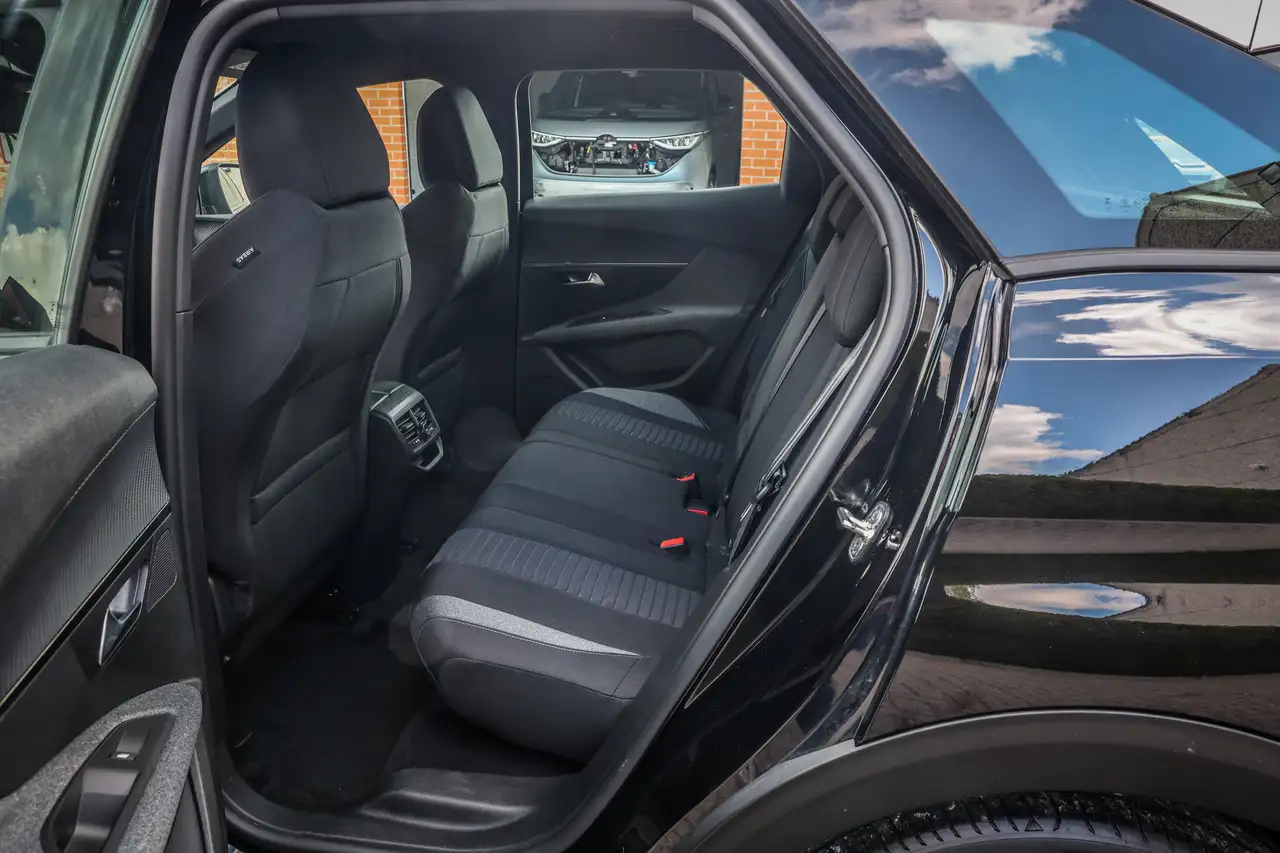 Peugeot 3008 BENZINE-HYBRID*AUTOMAAT*ACHTERUITRIJCAMERA*NAVIGATIE*ZETELVERWARMING* 19