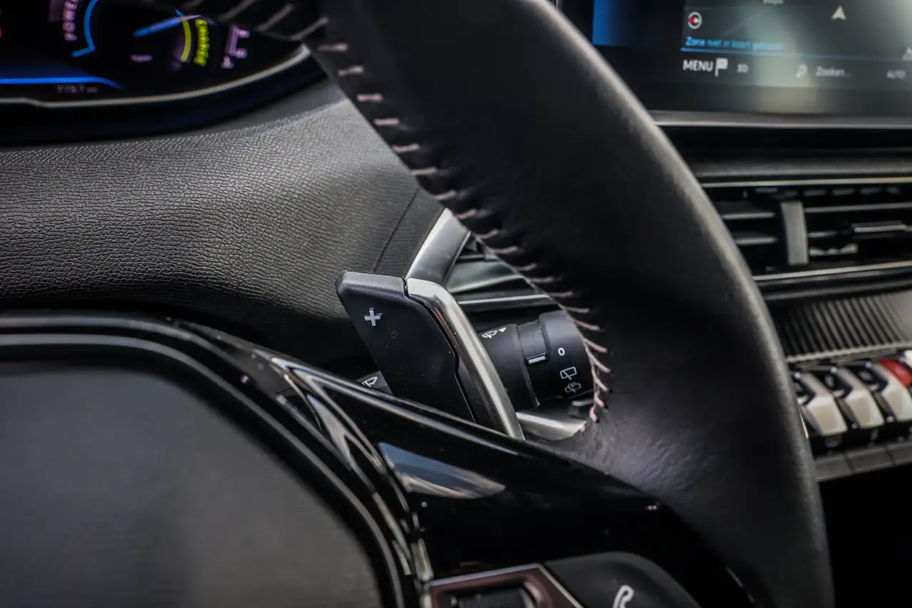 Peugeot 3008 BENZINE-HYBRID*AUTOMAAT*ACHTERUITRIJCAMERA*NAVIGATIE*ZETELVERWARMING* 16