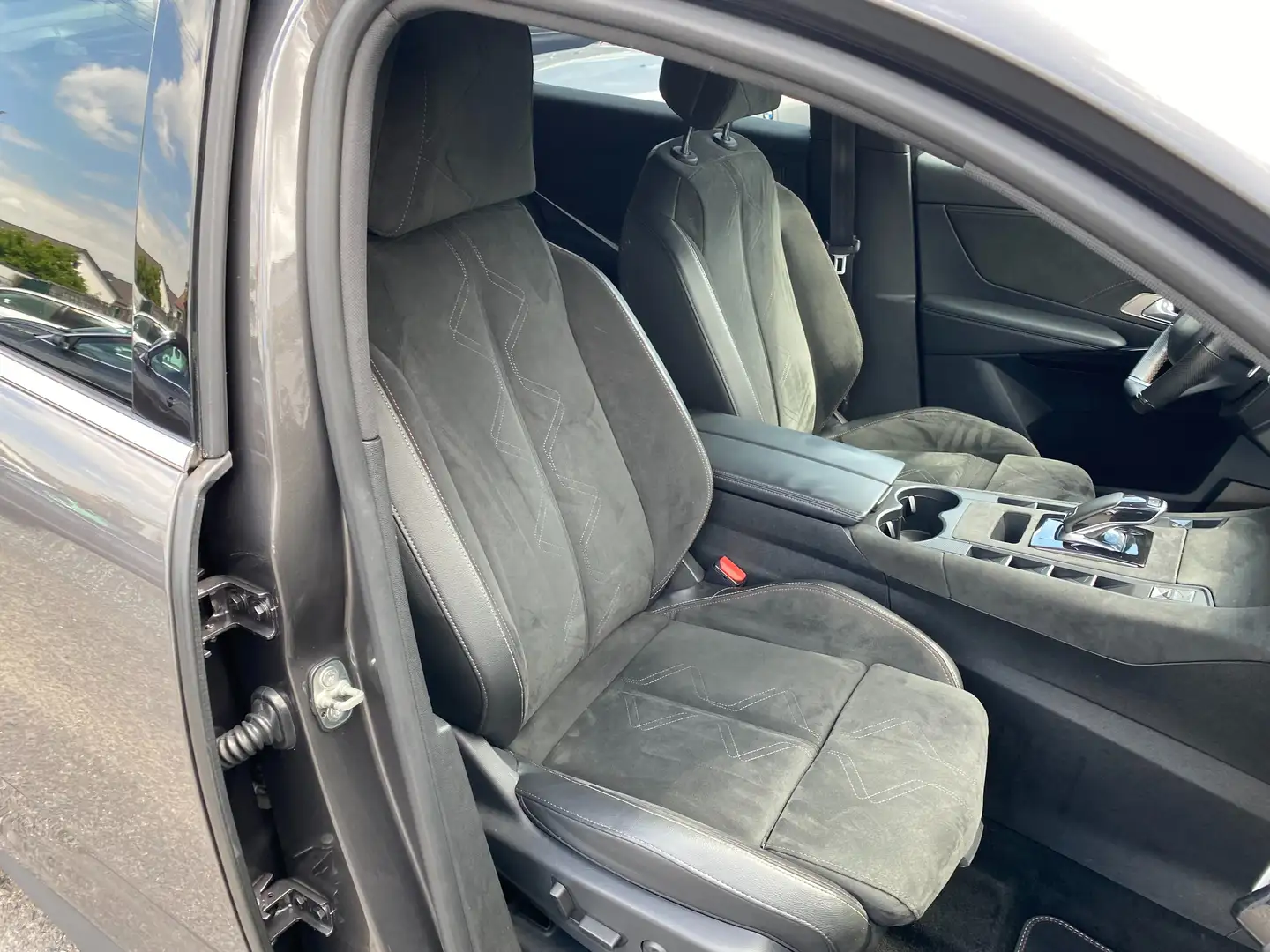 DS Automobiles DS 7 Crossback Performance Line Grau - 2