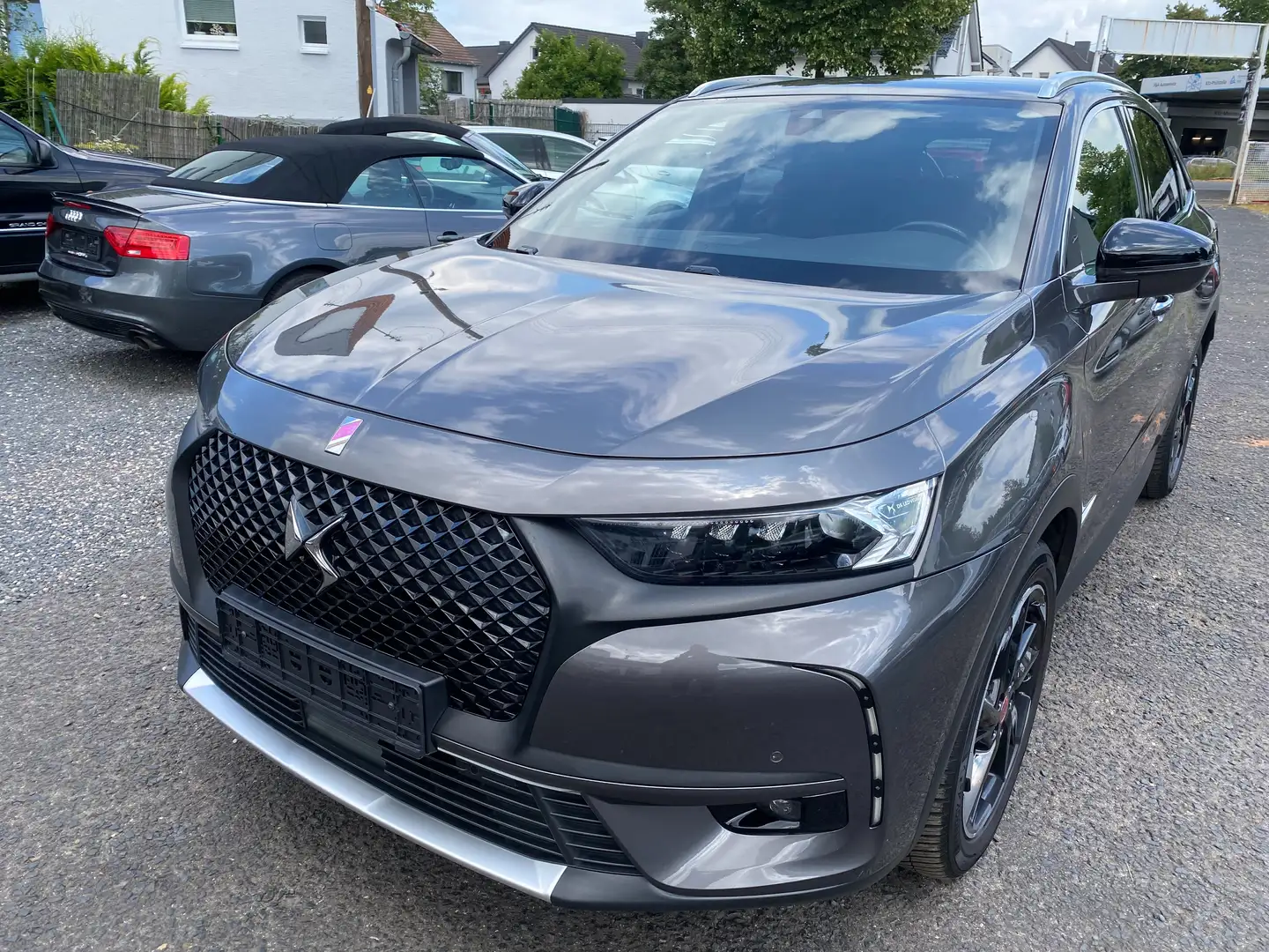 DS Automobiles DS 7 Crossback Performance Line Grau - 1