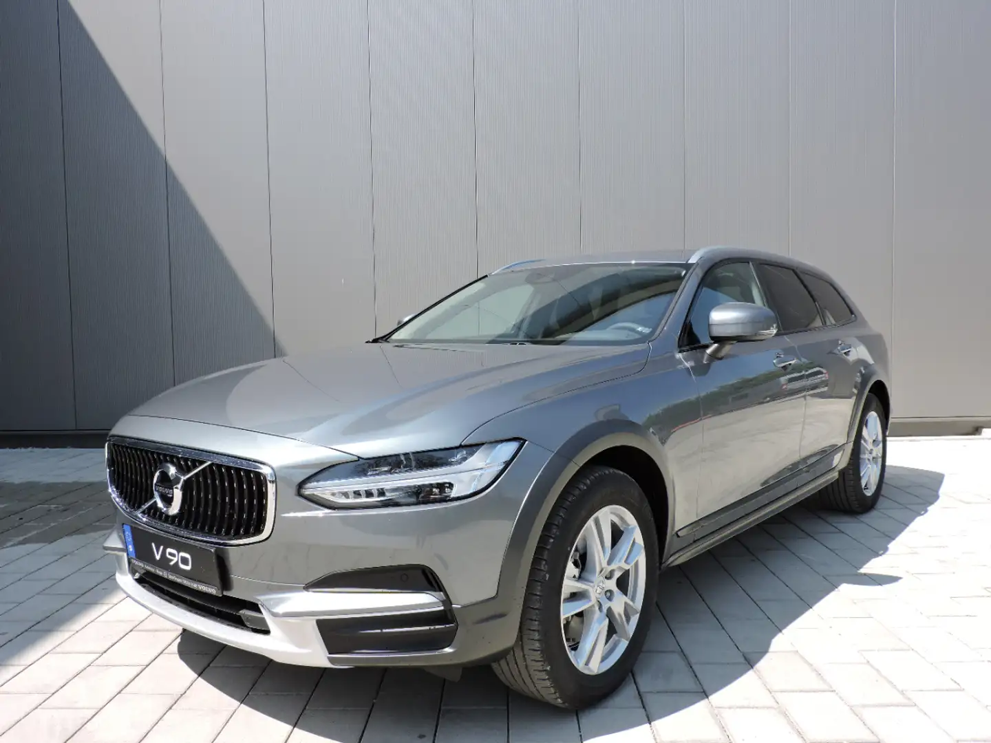 Volvo V90 Cross Country D4 AWD 8-Gang Geartronic Grijs - 1