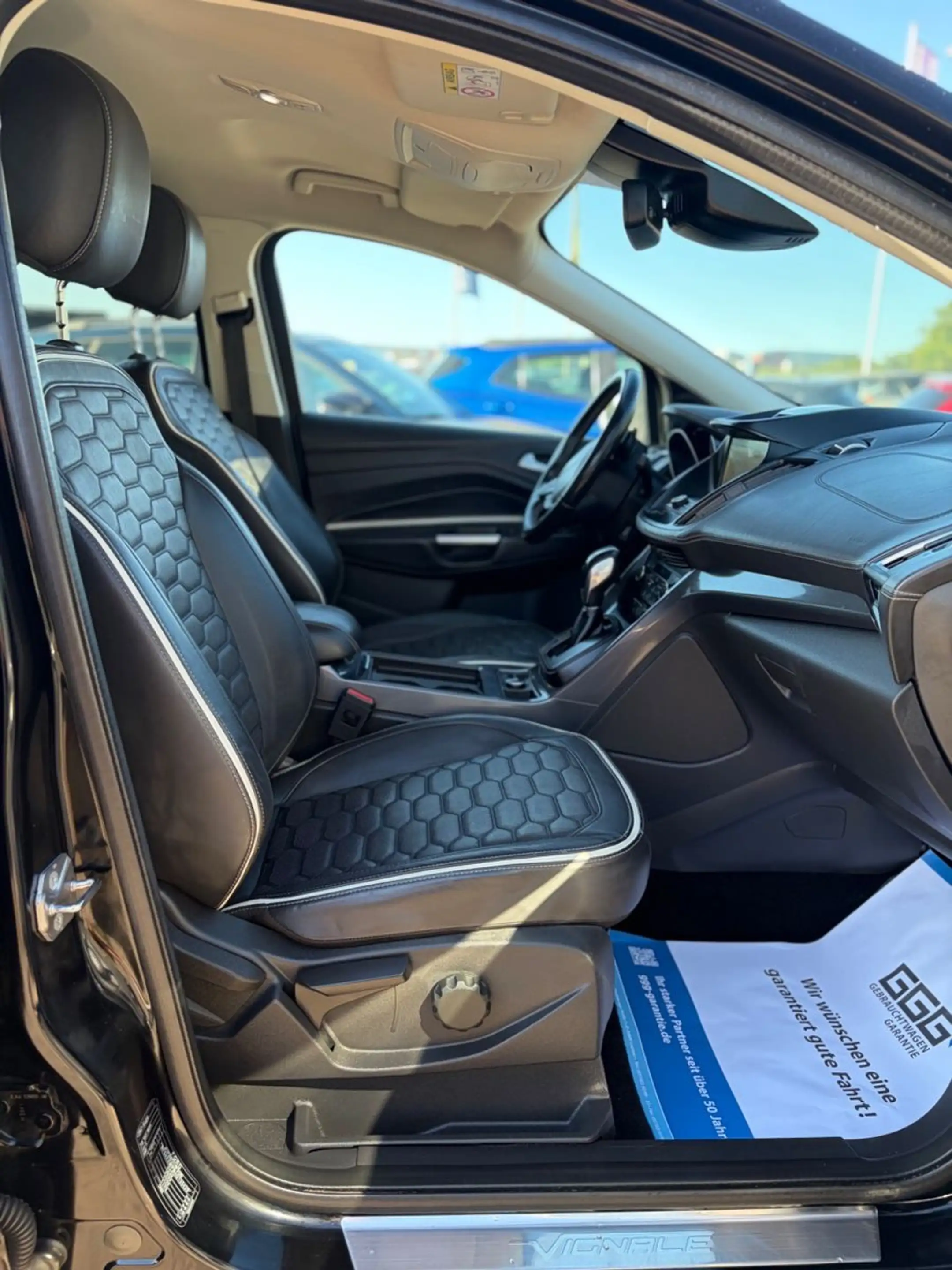 Ford Kuga Vignale — photo 15