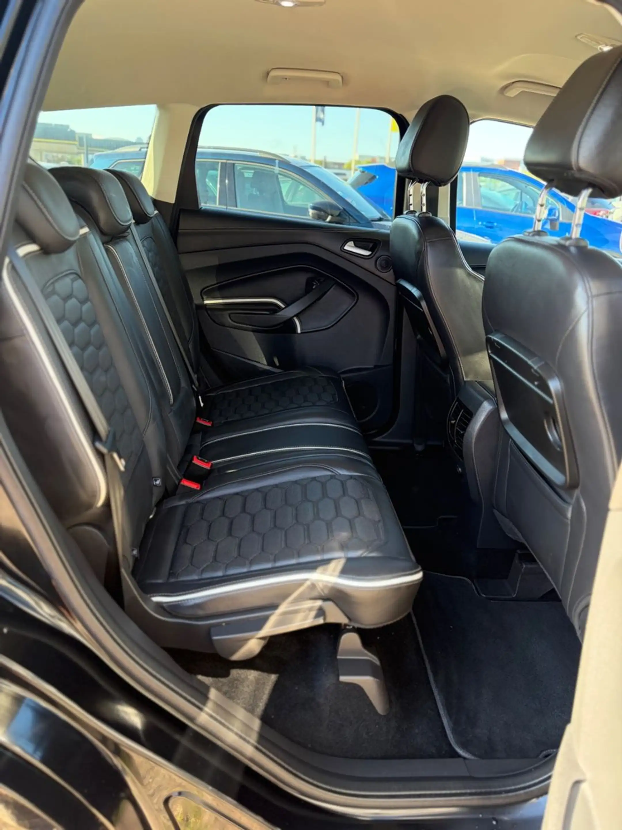 Ford Kuga Vignale — photo 12