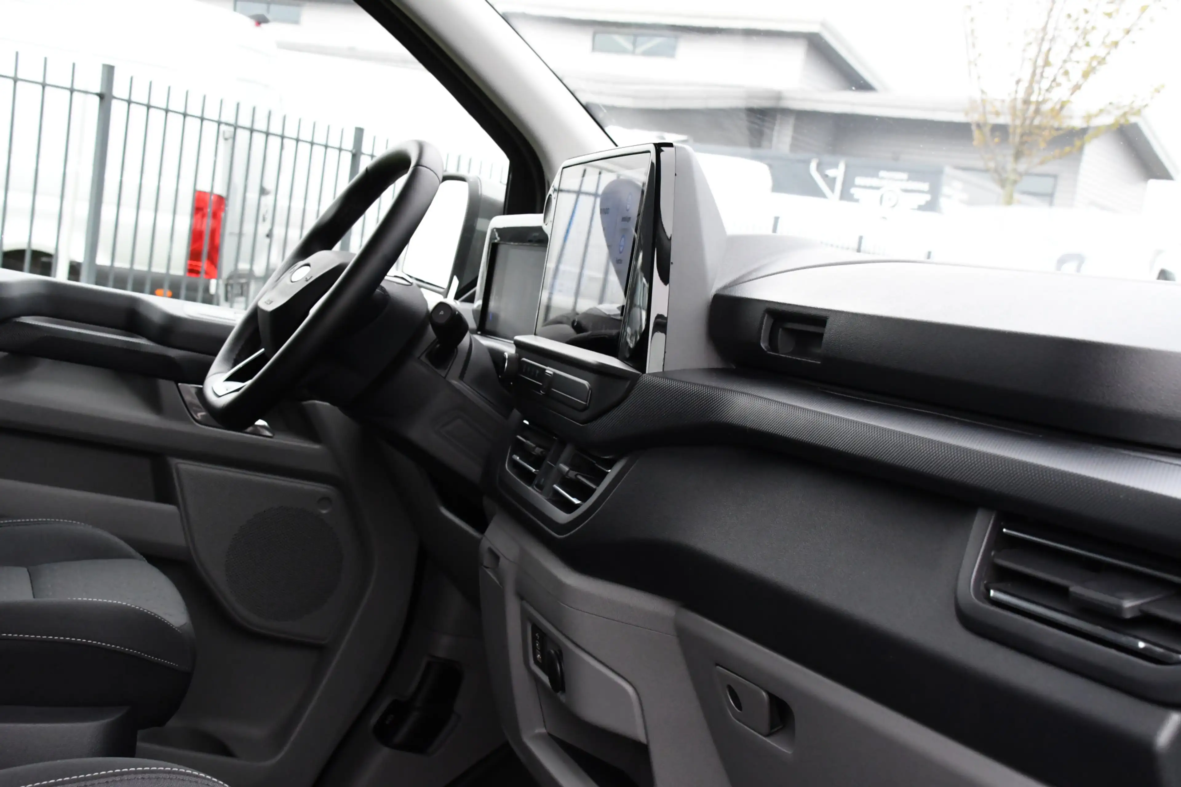 Ford E-Transit Cust. 340 L2H1 Limited 65 kWh PB Edition Virtual, — photo 19