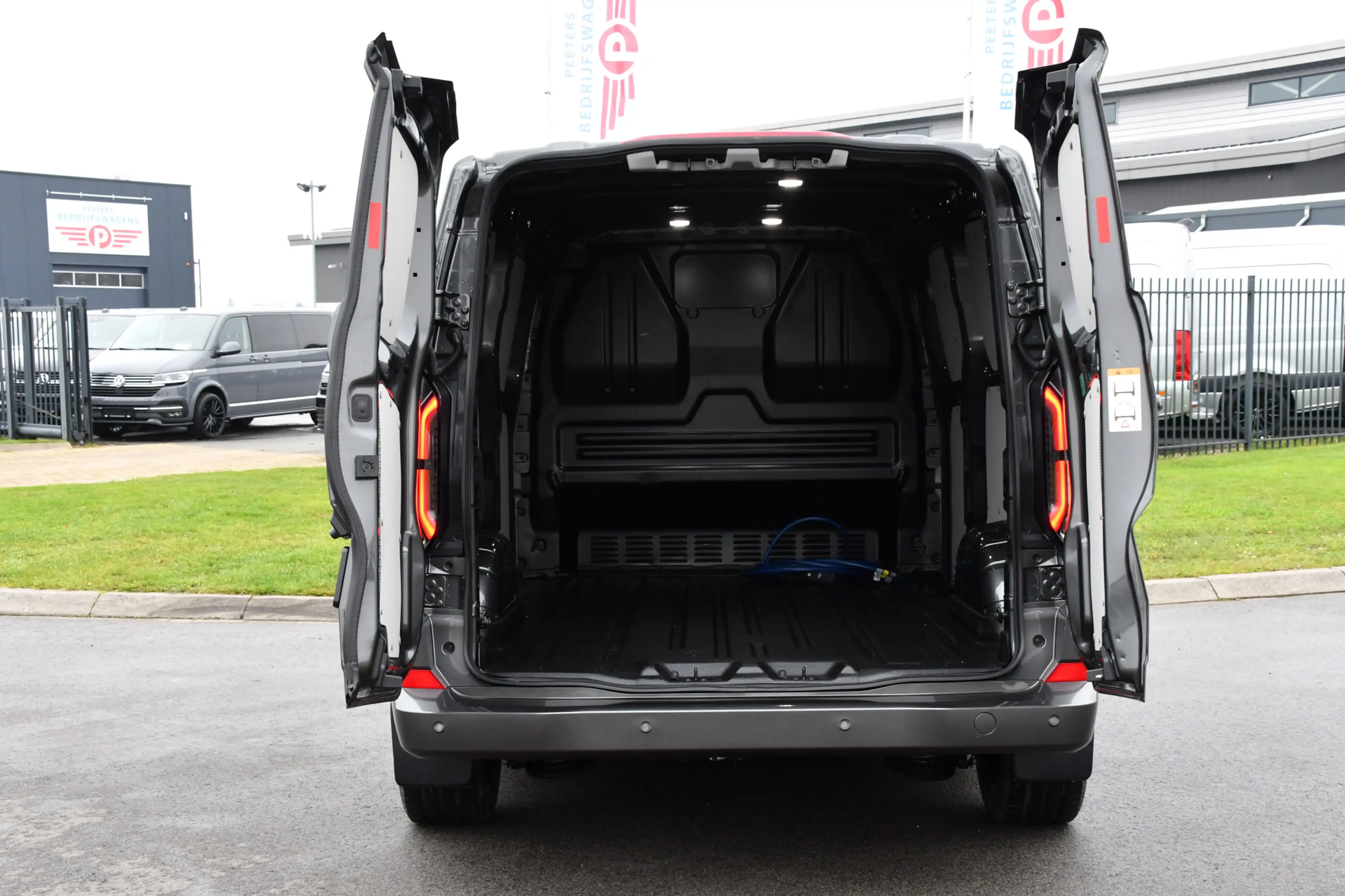 Ford E-Transit Cust. 340 L2H1 Limited 65 kWh PB Edition Virtual, — photo 35