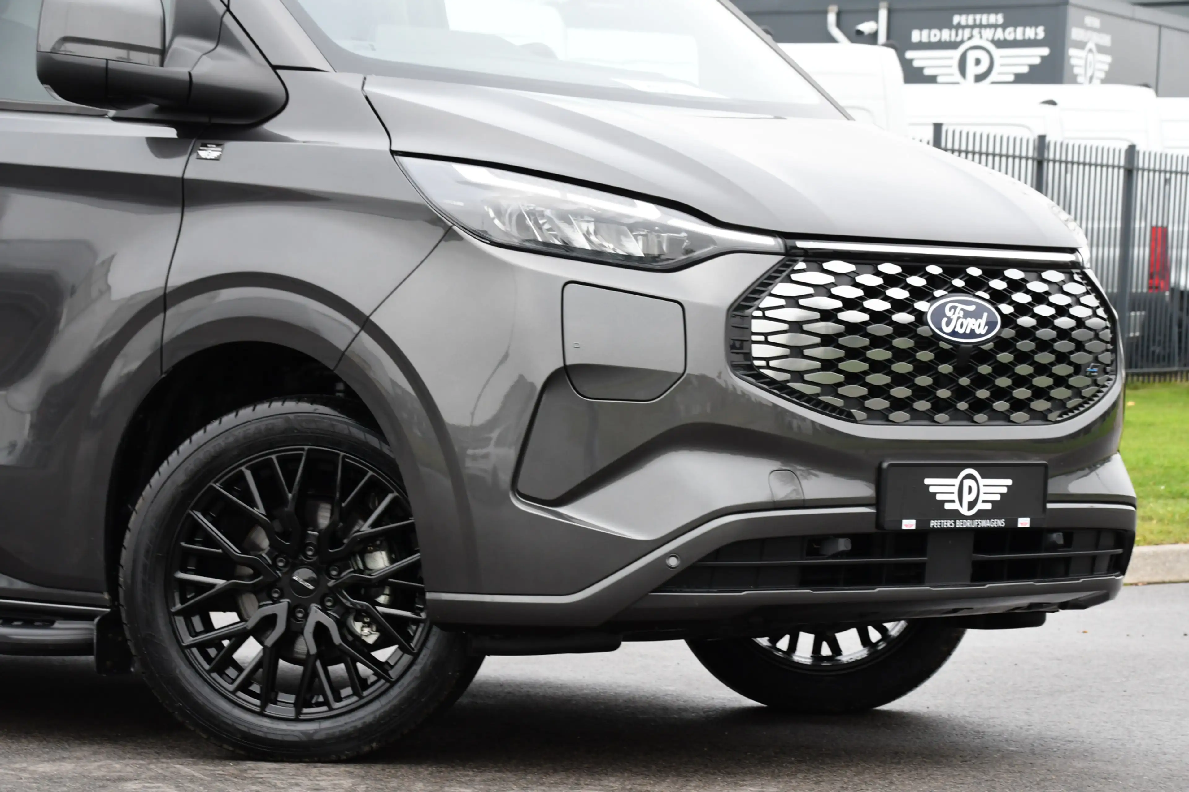 Ford E-Transit Cust. 340 L2H1 Limited 65 kWh PB Edition Virtual, — photo 8
