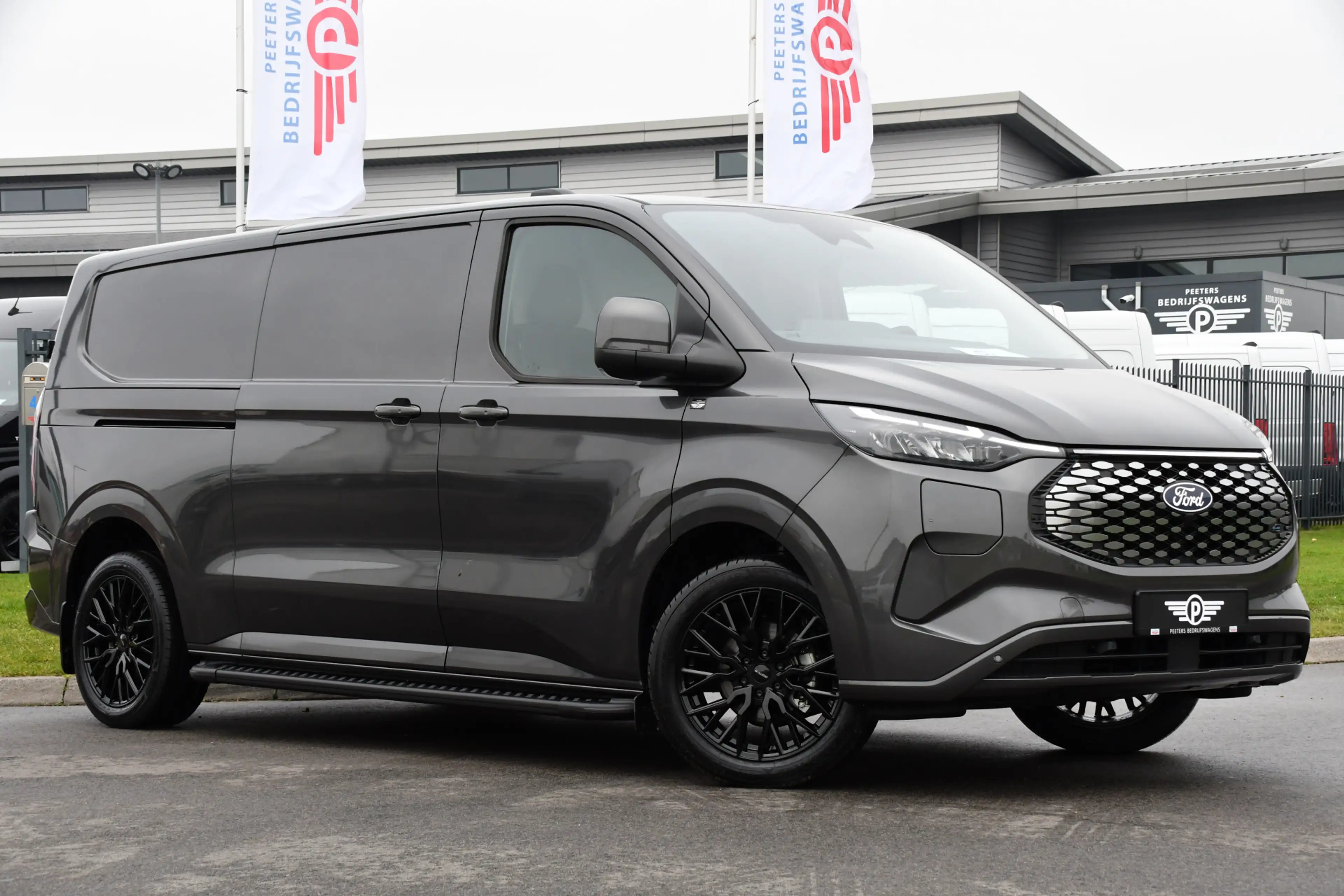 Ford E-Transit Cust. 340 L2H1 Limited 65 kWh PB Edition Virtual, — photo 5