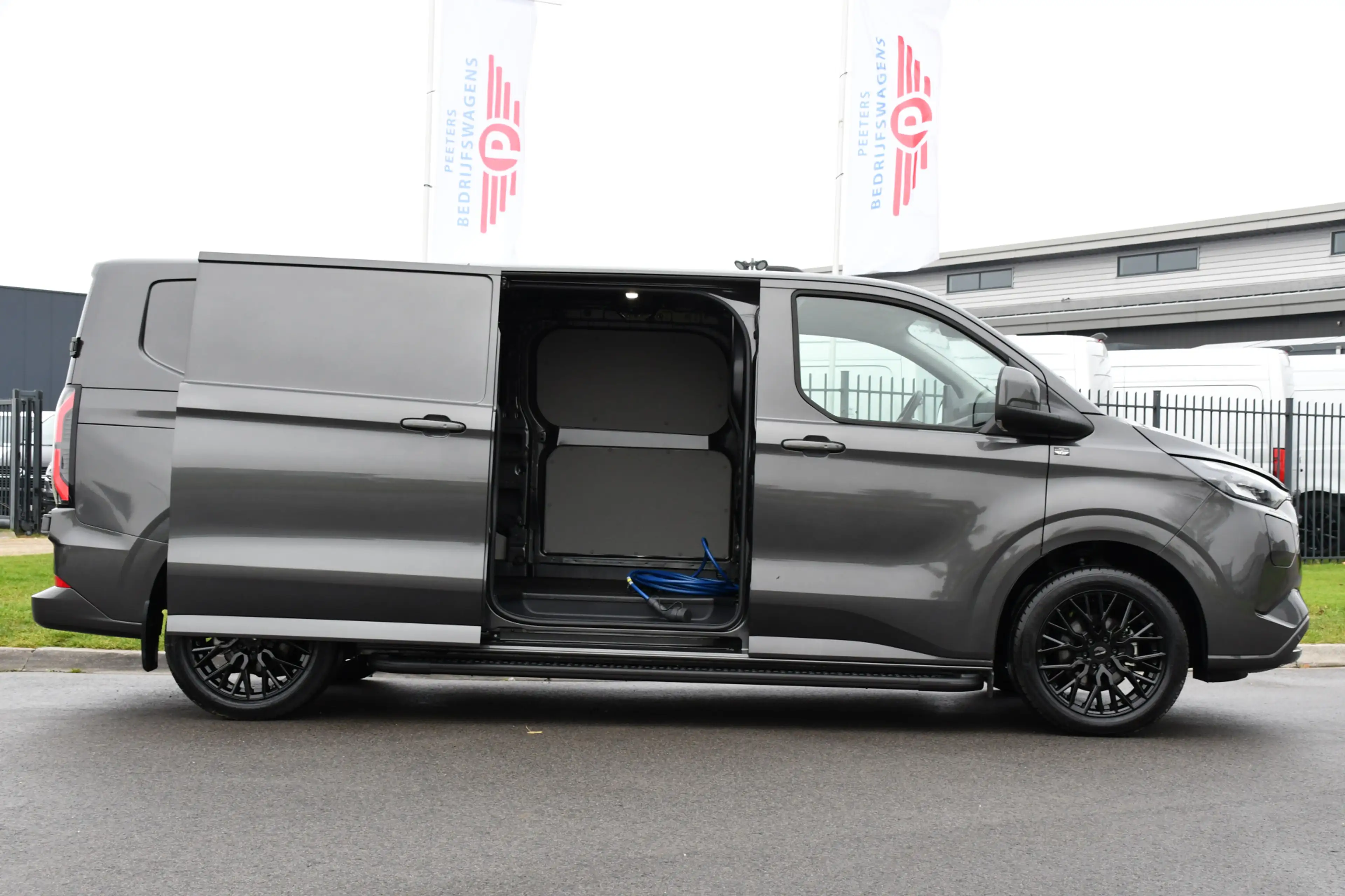 Ford E-Transit Cust. 340 L2H1 Limited 65 kWh PB Edition Virtual, — photo 11