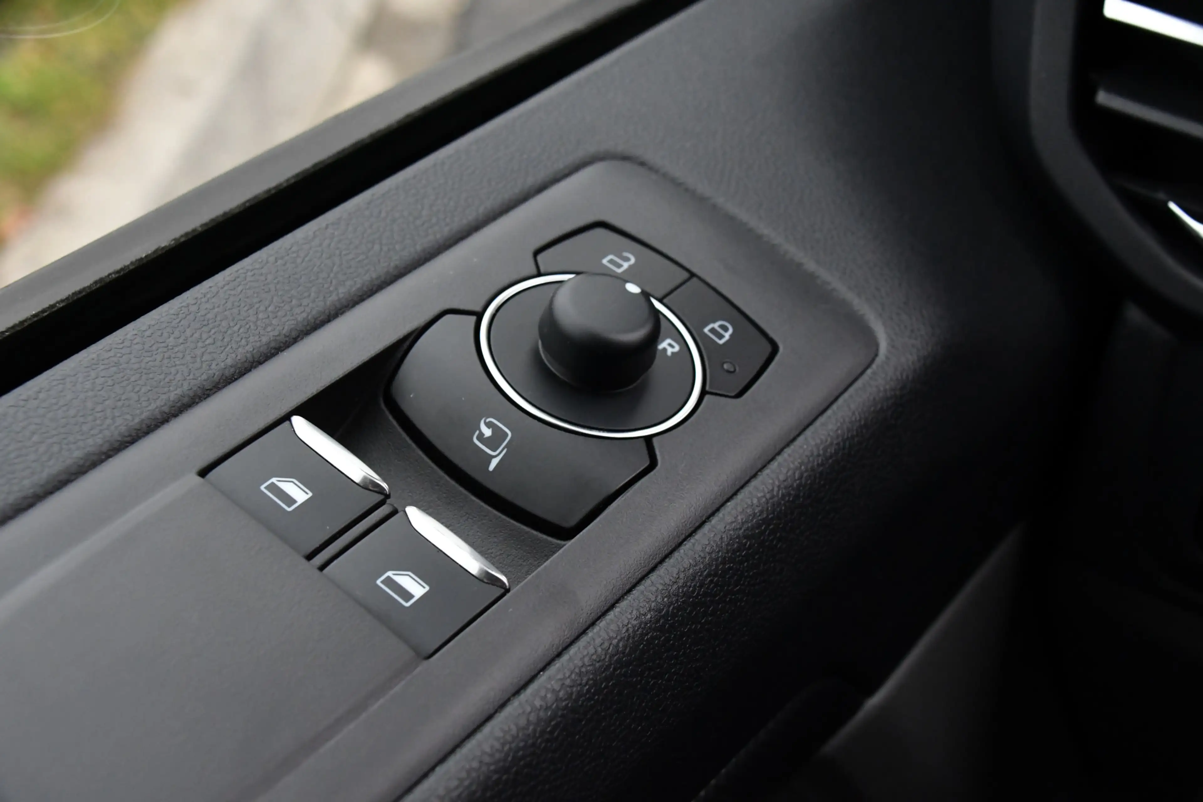 Ford E-Transit Cust. 340 L2H1 Limited 65 kWh PB Edition Virtual, — photo 24