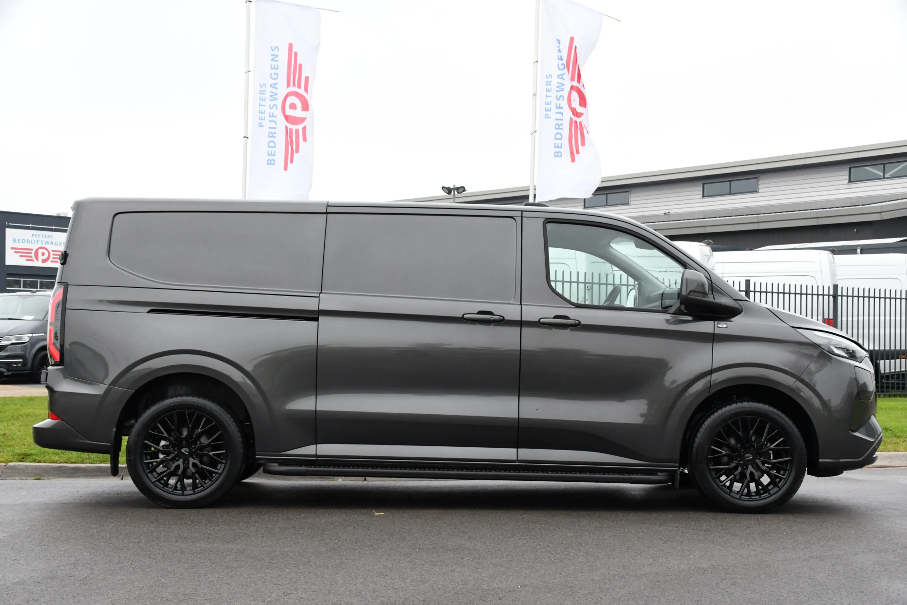 Ford E-Transit Cust. 340 L2H1 Limited 65 kWh PB Edition Virtual, — photo 10