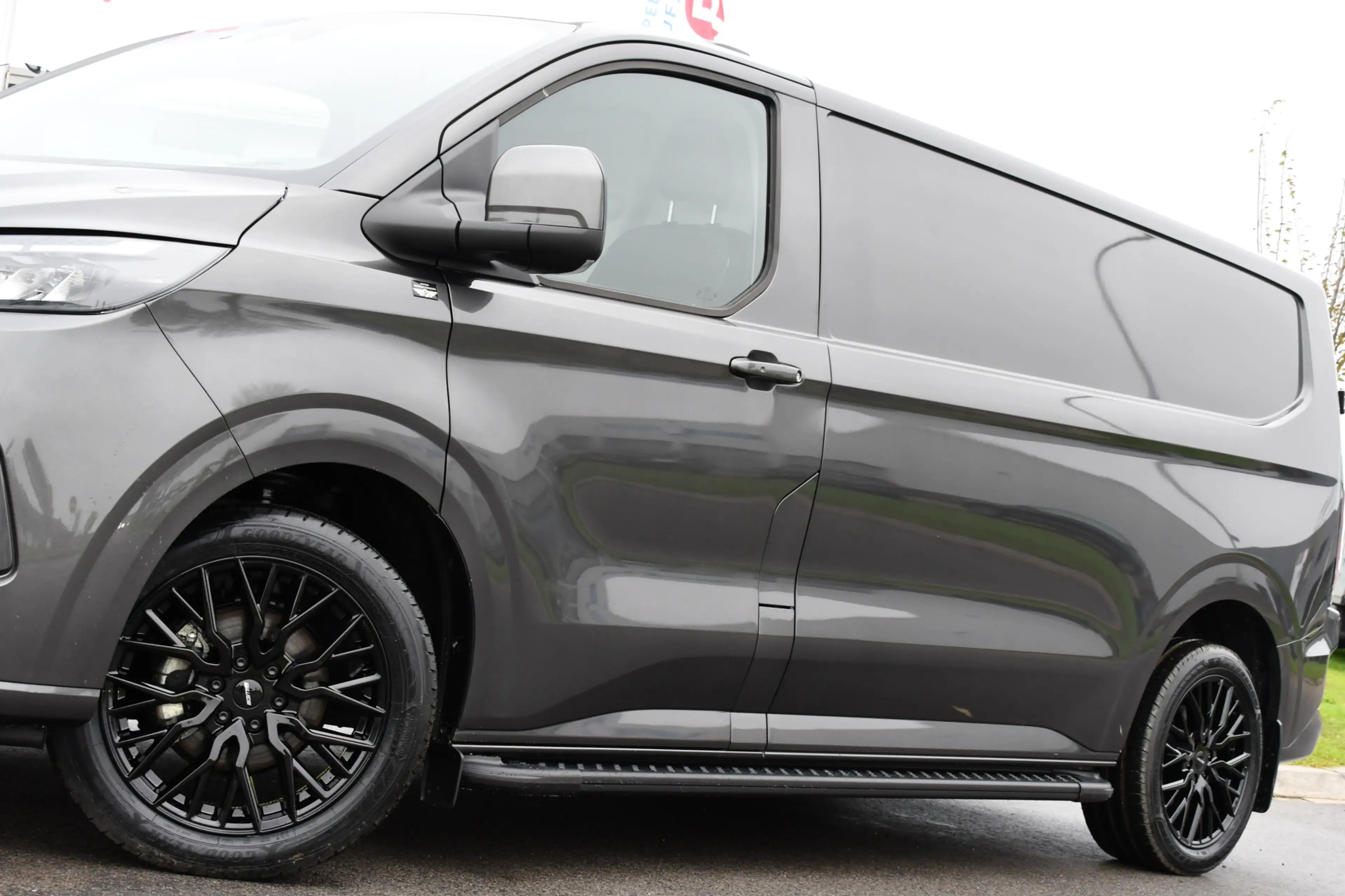 Ford E-Transit Cust. 340 L2H1 Limited 65 kWh PB Edition Virtual, — photo 33