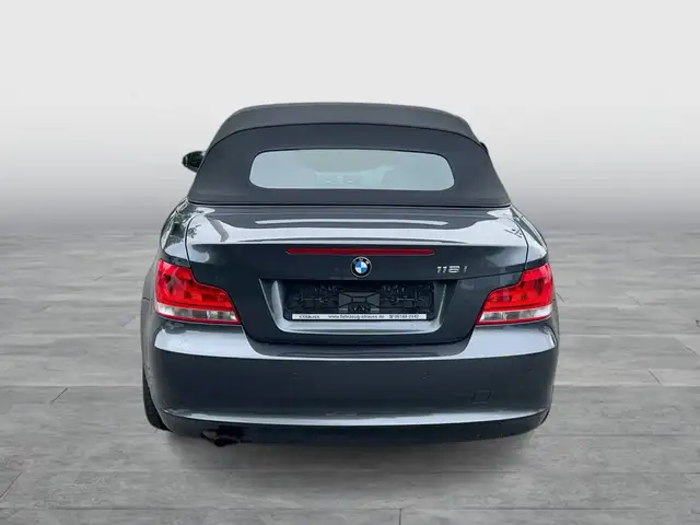 BMW 1 Series view 4