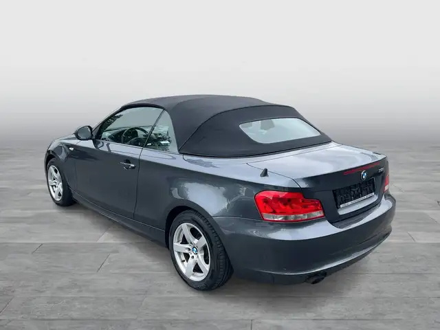 BMW 1 Series view 3