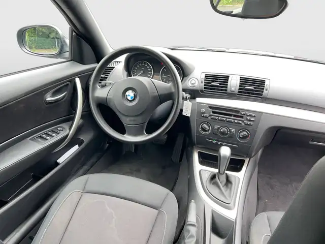 BMW 1 Series view 11