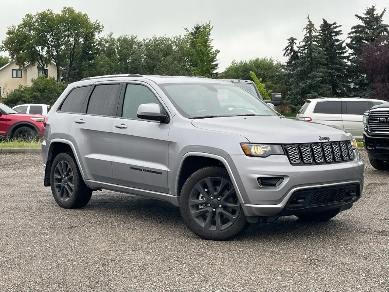 Jeep Grand Cherokee снимка Jeep Grand Cherokee