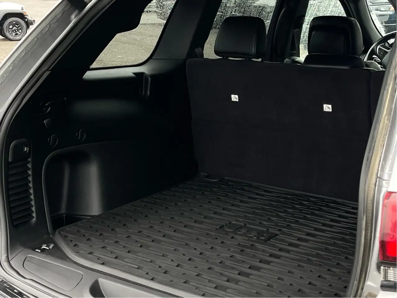 Jeep Grand Cherokee снимка Jeep Grand Cherokee