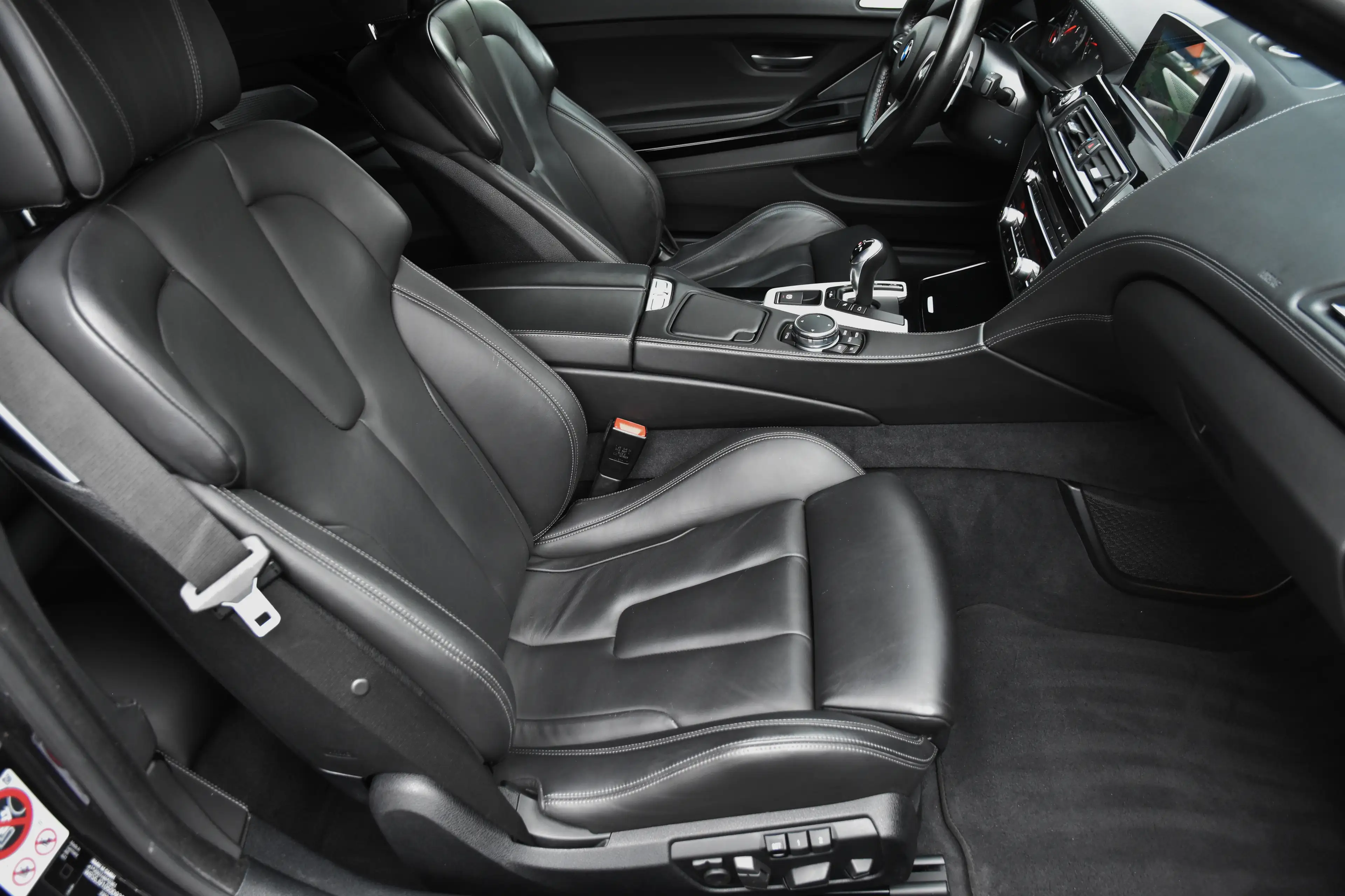 BMW M6 4.4 V8 DKG COUPE ** FULL HISTORY / FULL OPTION *** — photo 14