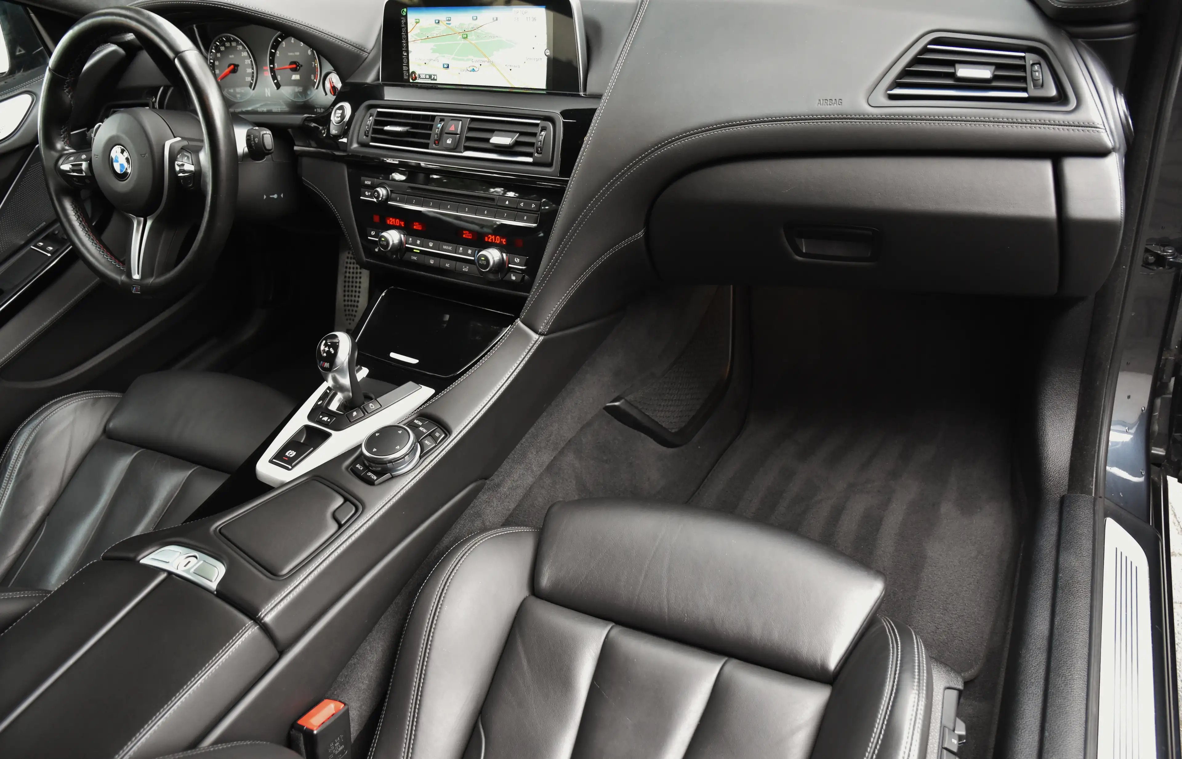 BMW M6 4.4 V8 DKG COUPE ** FULL HISTORY / FULL OPTION *** — photo 13