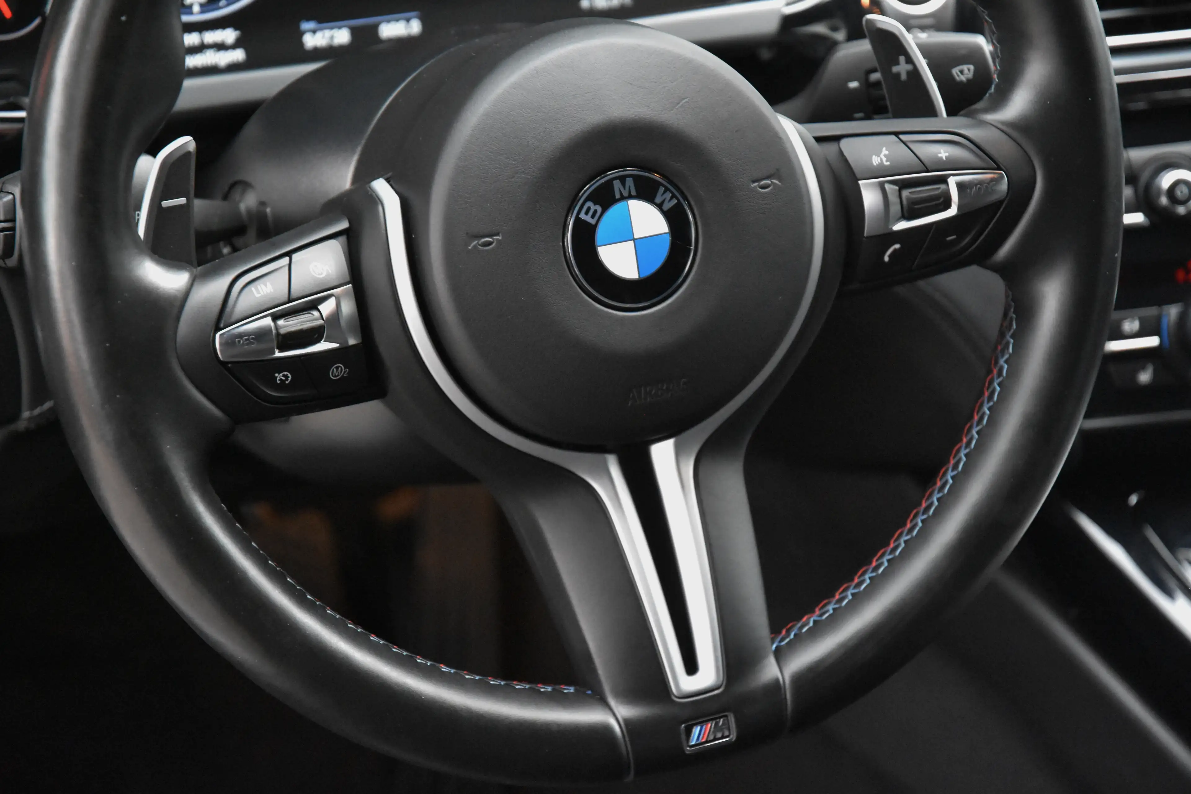 BMW M6 4.4 V8 DKG COUPE ** FULL HISTORY / FULL OPTION *** — photo 11