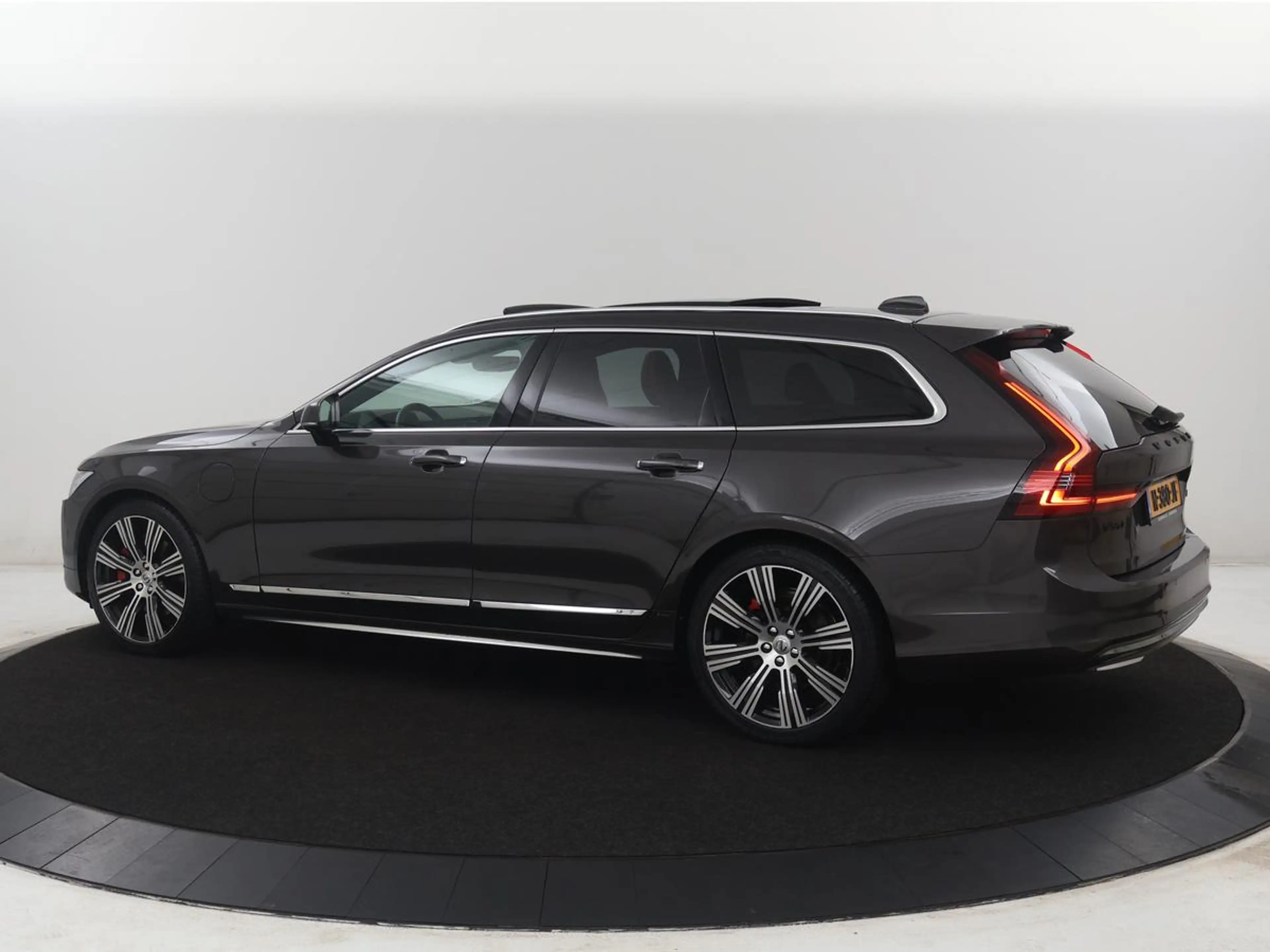 Volvo V90 2.0 T8 AWD Inscription Exclusive | Panoramadak | M — photo 2