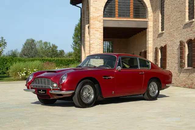 Aston Martin SPORTS SALOON