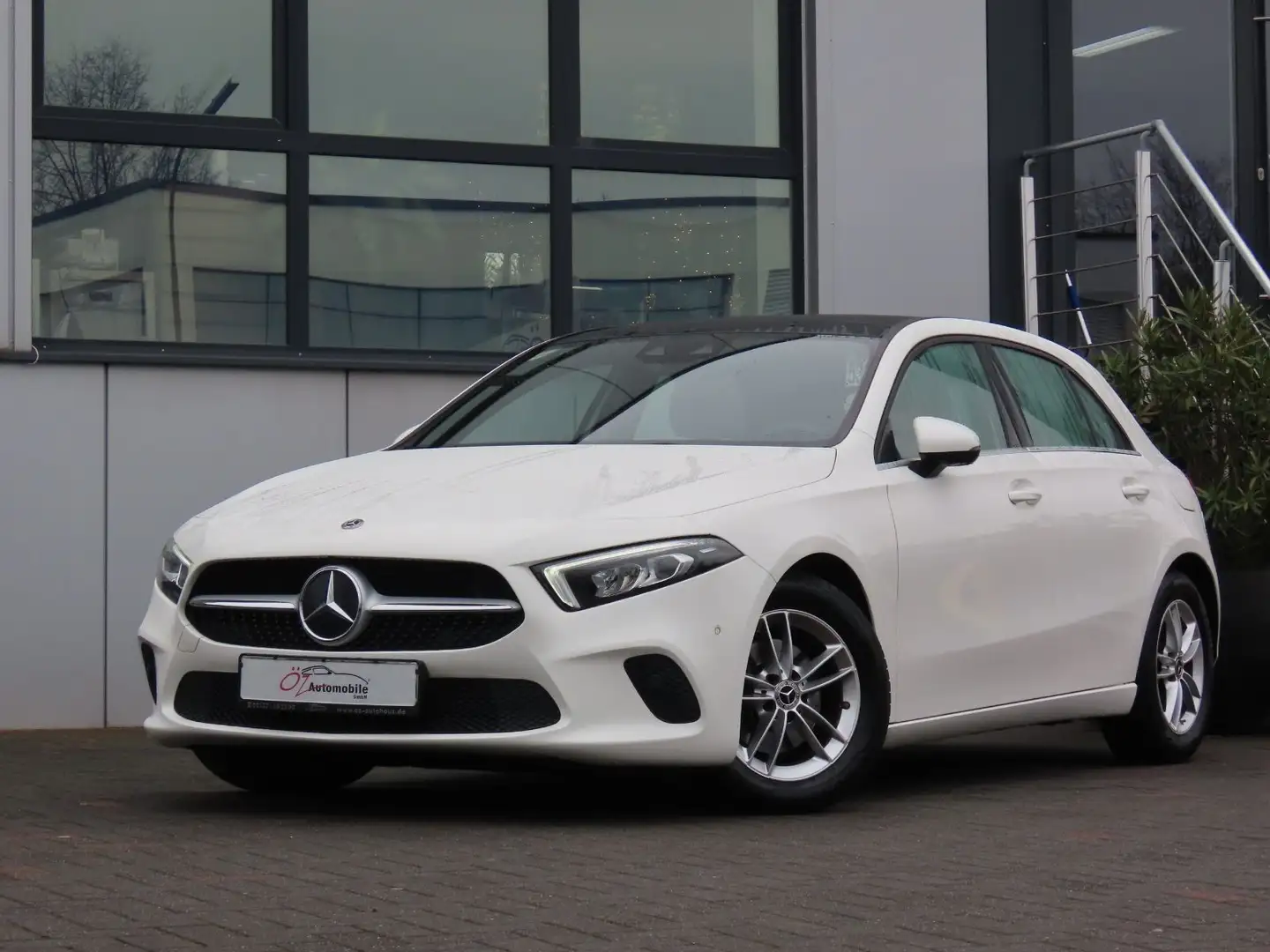 Mercedes-Benz A 180 d Autom. Panorama 360° Sitzheizung Alb - 2