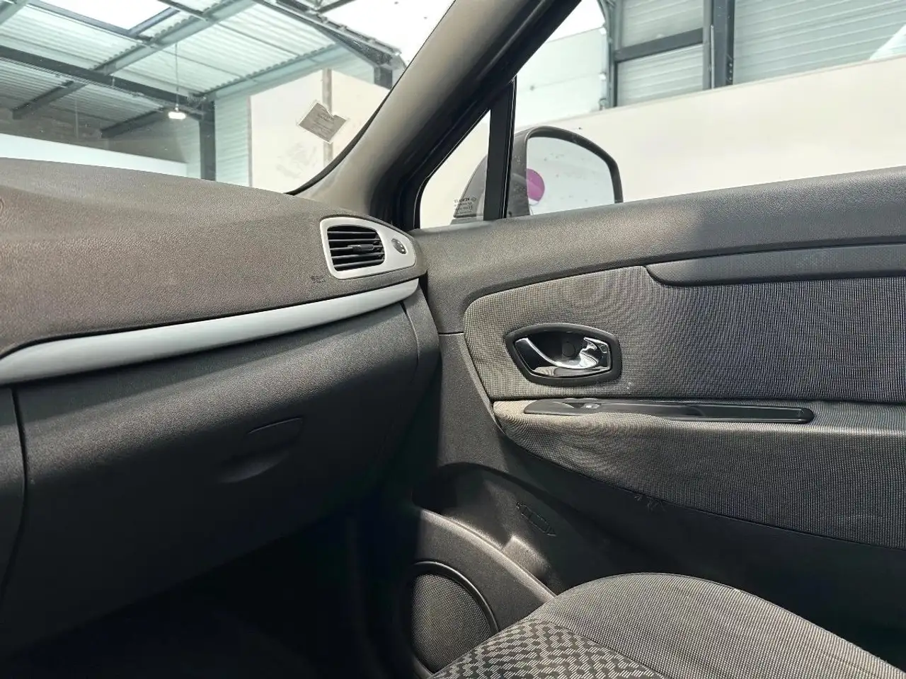 Renault Megane Grandtour — photo 19