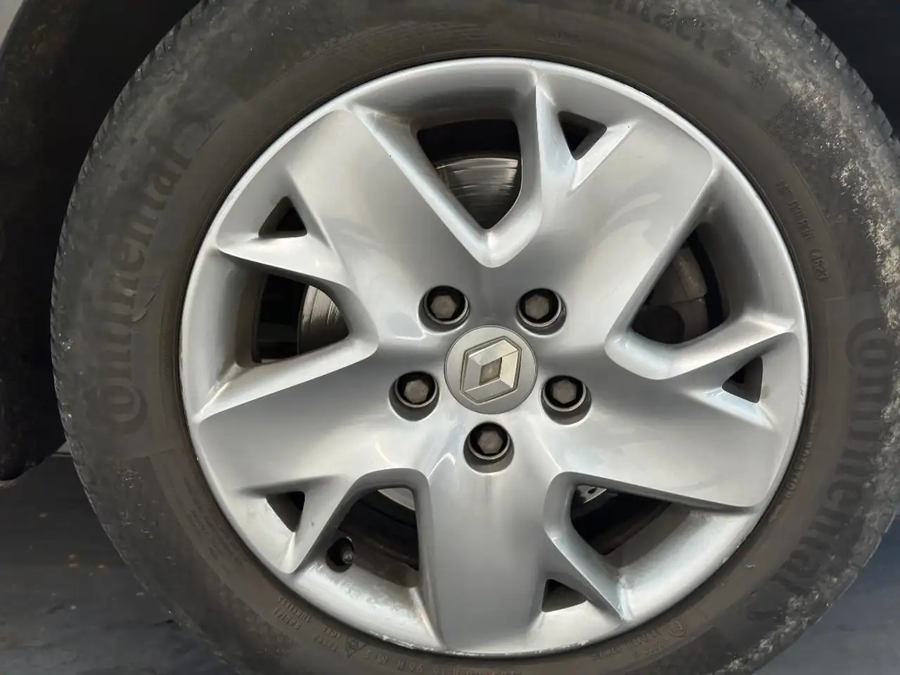 Renault Megane Grandtour — photo 22