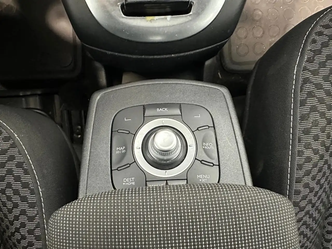 Renault Megane Grandtour — photo 18