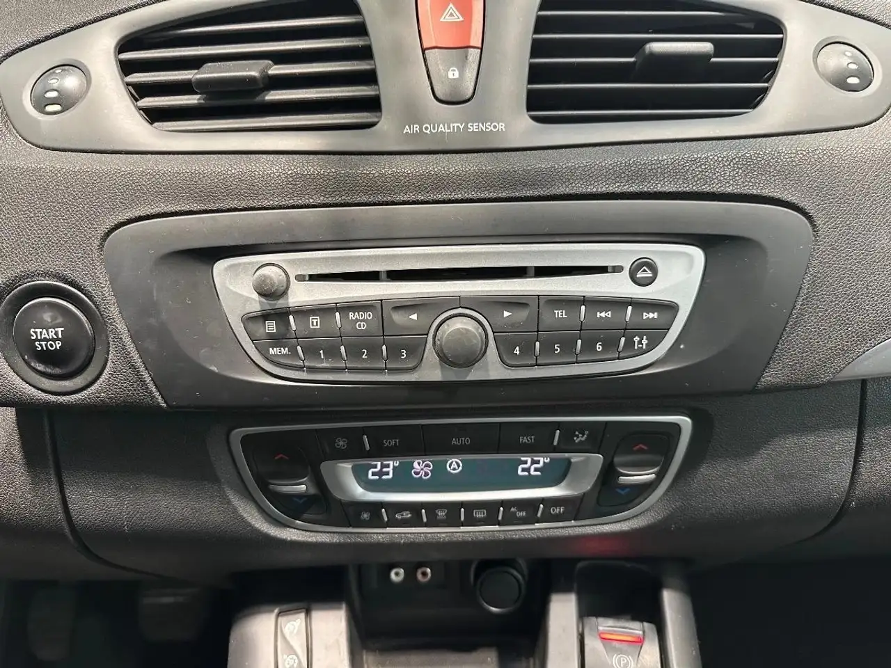 Renault Megane Grandtour — photo 17
