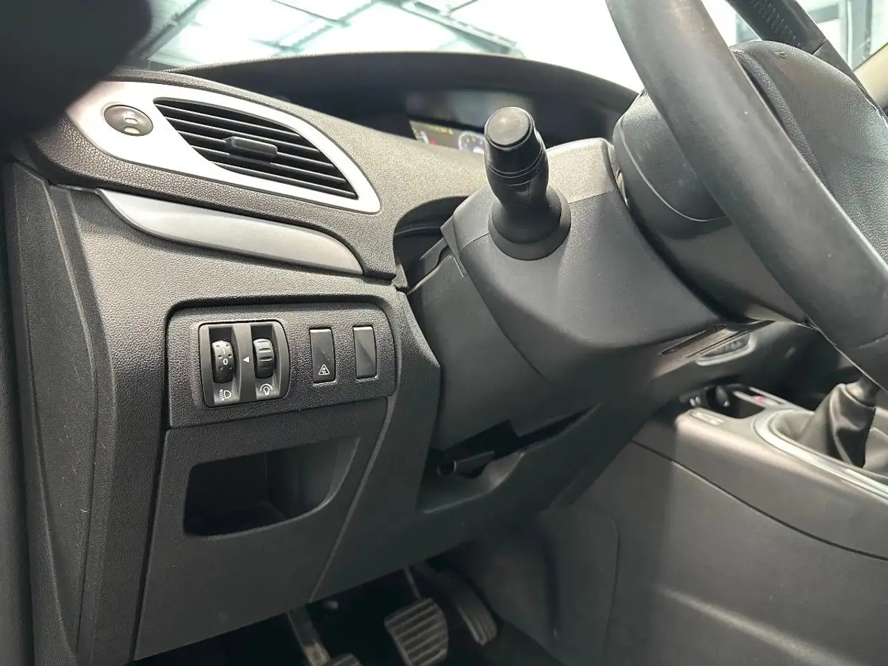 Renault Megane Grandtour — photo 21