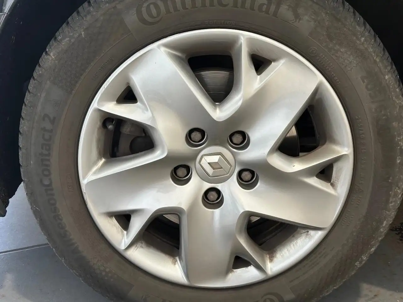 Renault Megane Grandtour — photo 23