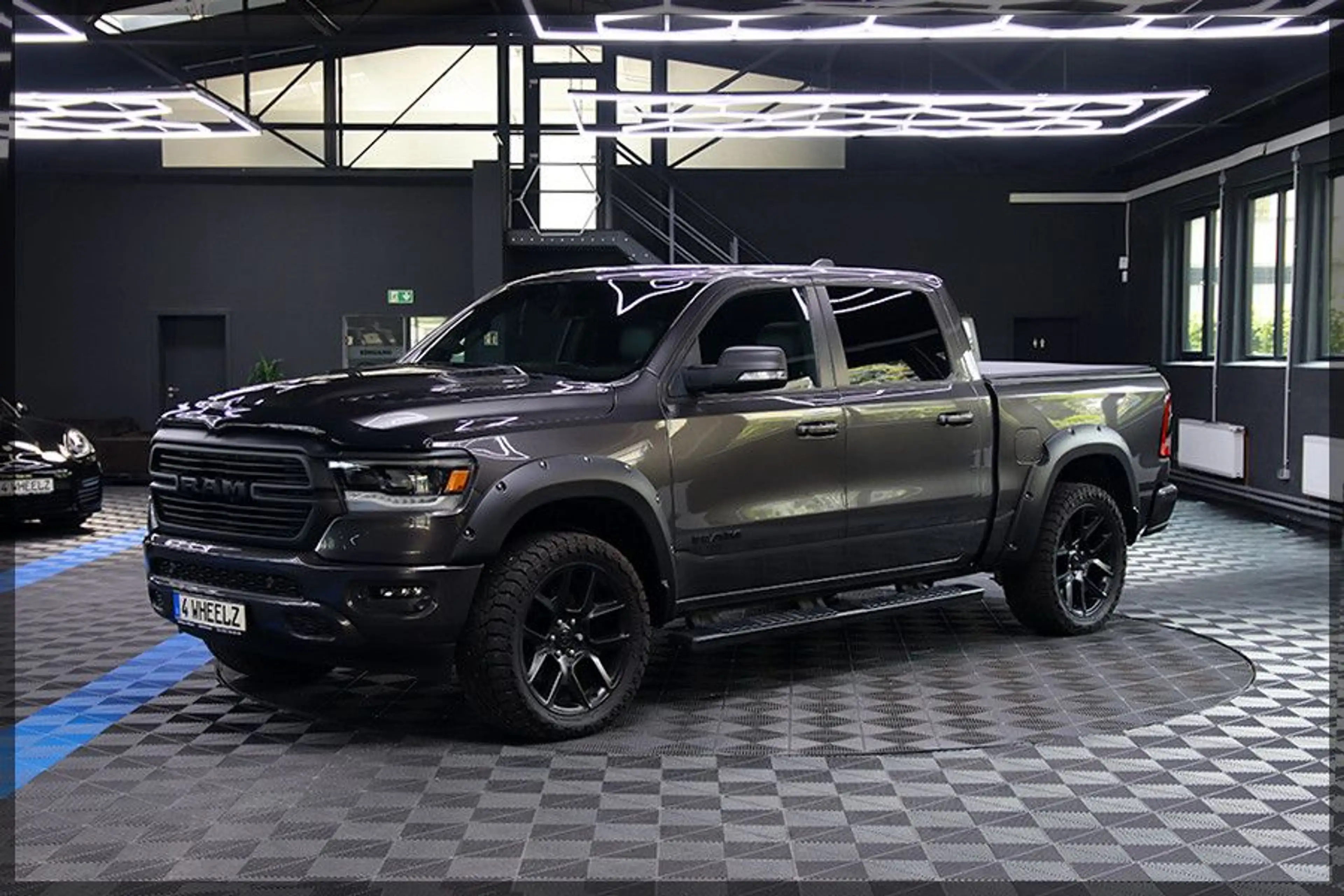 Dodge RAM GT 5.7 HEMI LARAMIE PANO / CAM / PDC — photo 2