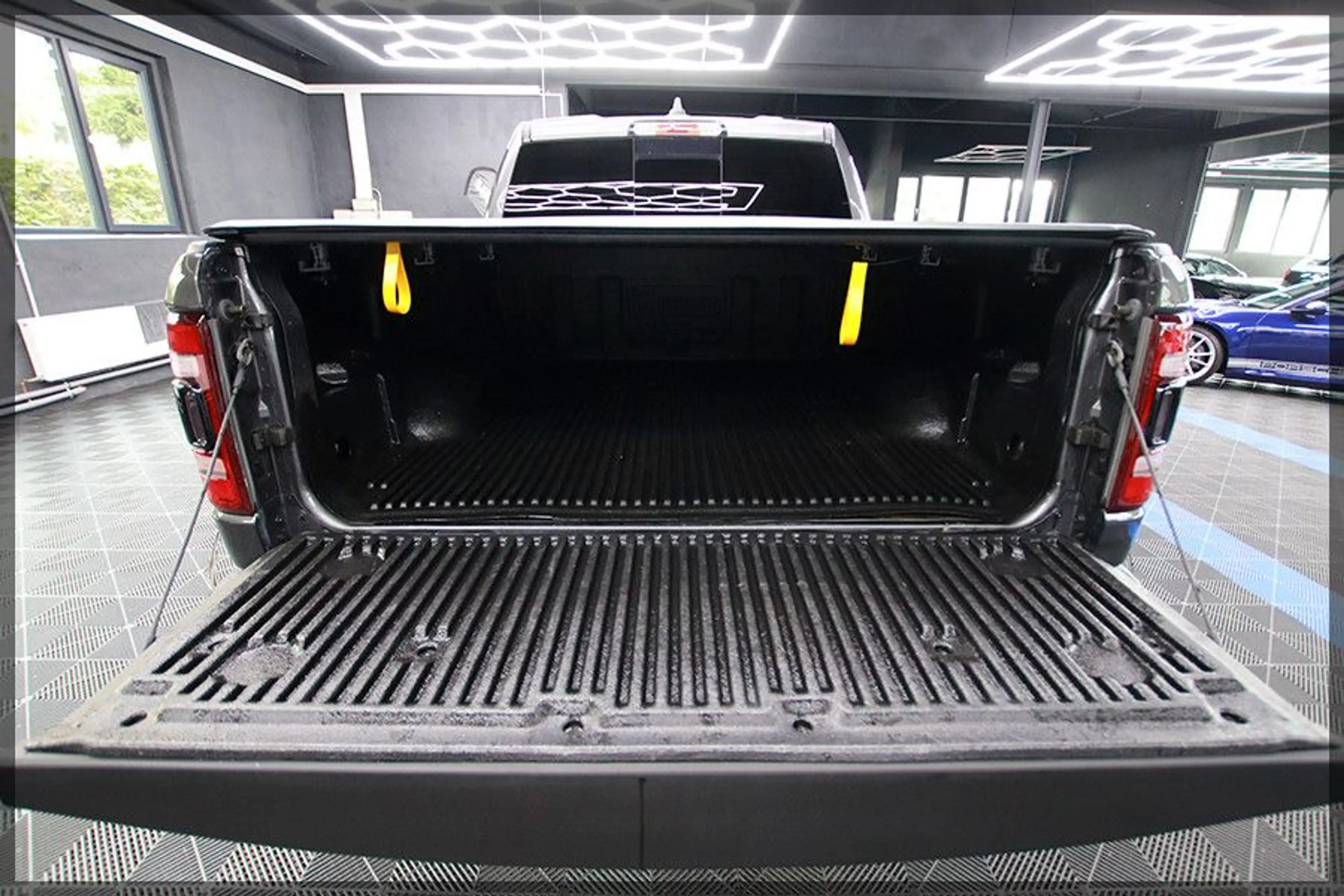 Dodge RAM GT 5.7 HEMI LARAMIE PANO / CAM / PDC — photo 12