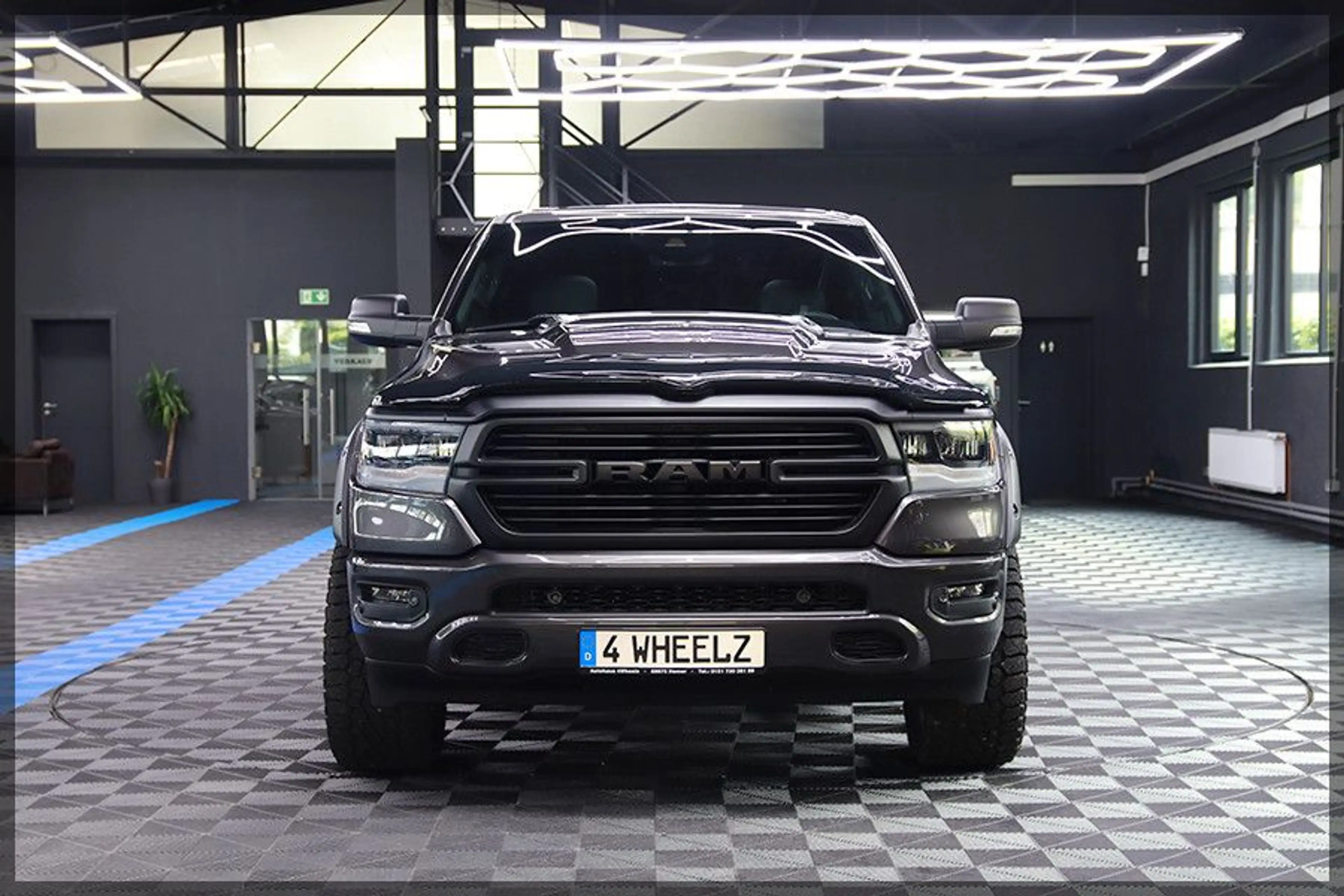 Dodge RAM GT 5.7 HEMI LARAMIE PANO / CAM / PDC — photo 3