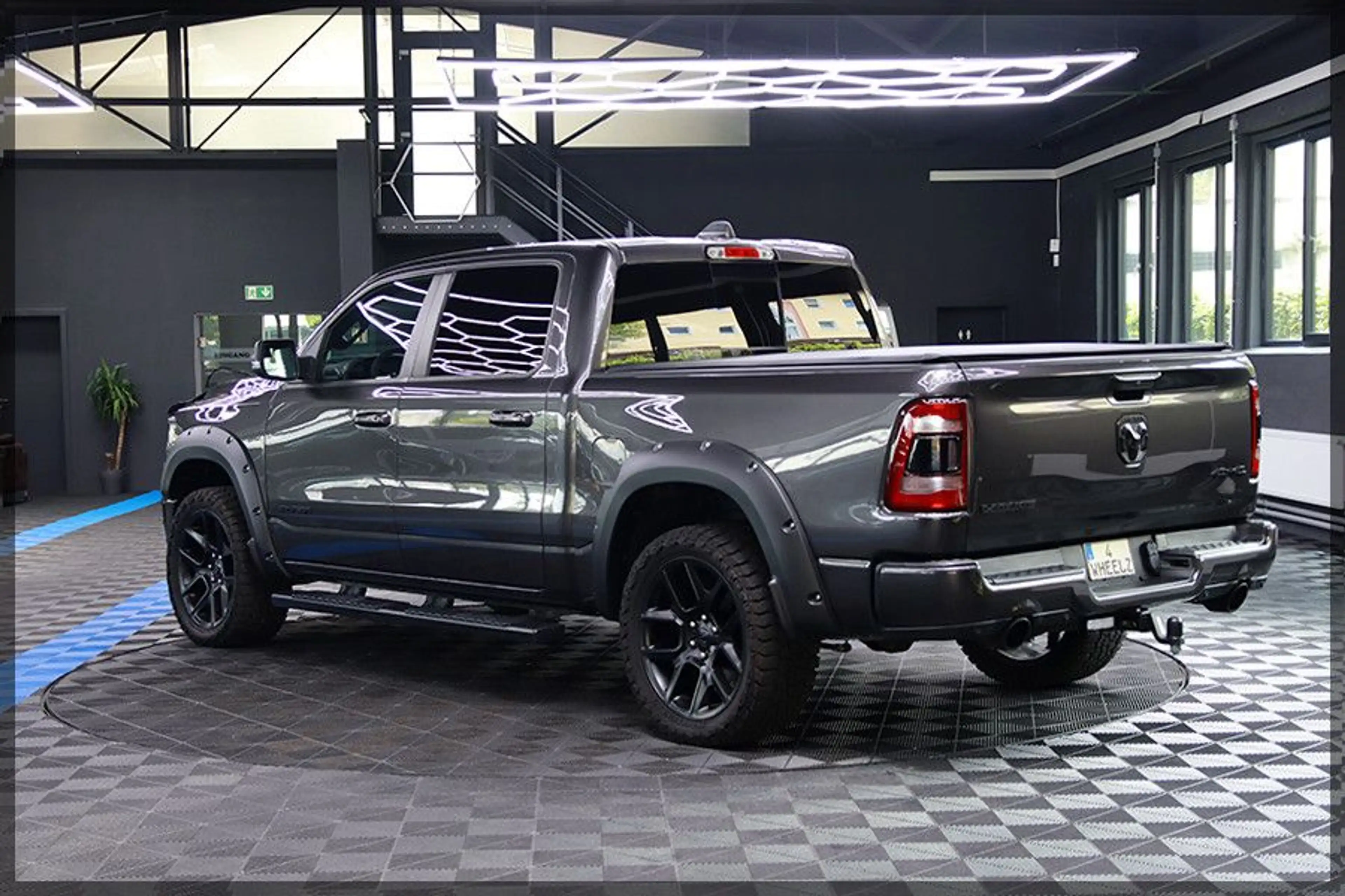 Dodge RAM GT 5.7 HEMI LARAMIE PANO / CAM / PDC — photo 6