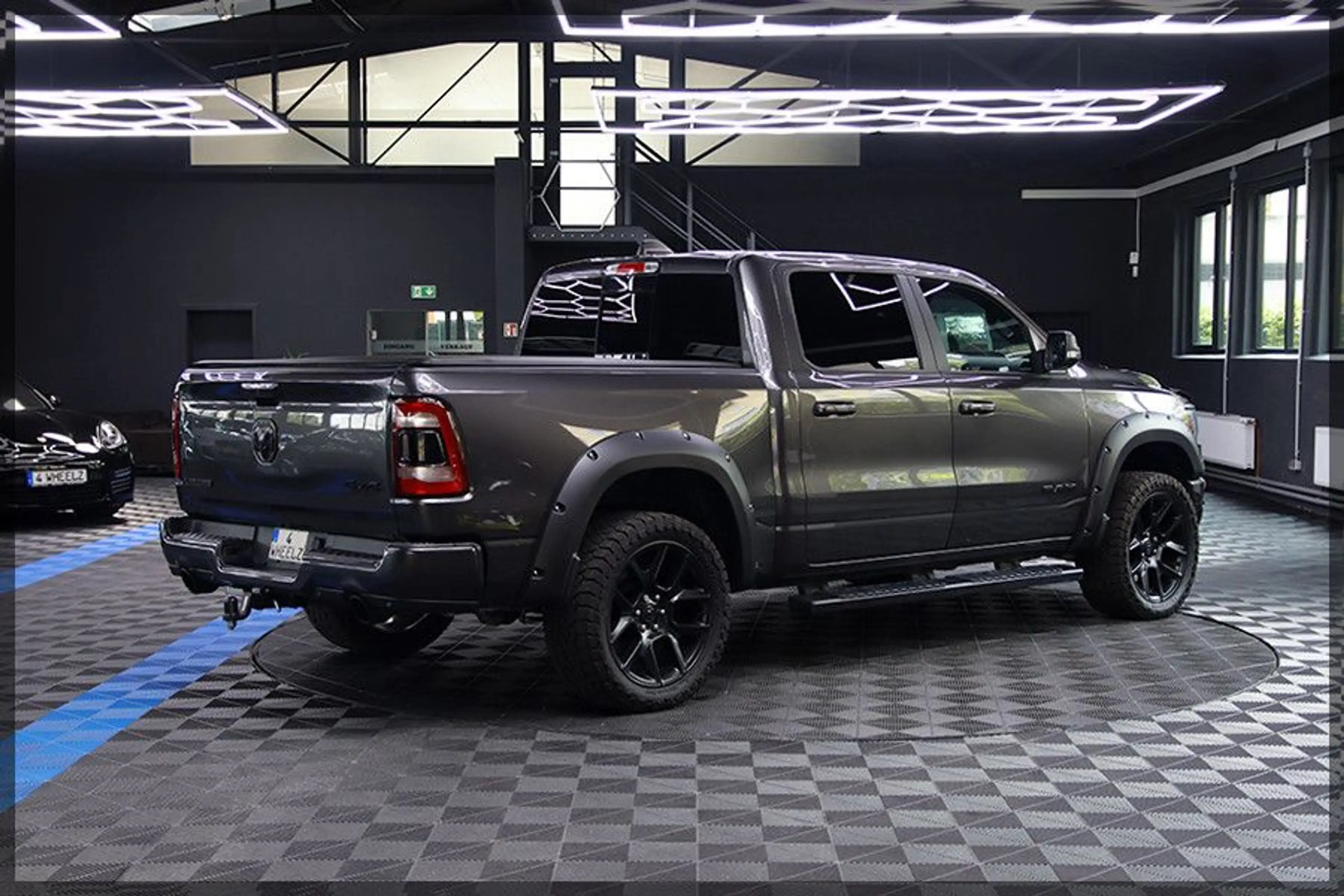 Dodge RAM GT 5.7 HEMI LARAMIE PANO / CAM / PDC — photo 5