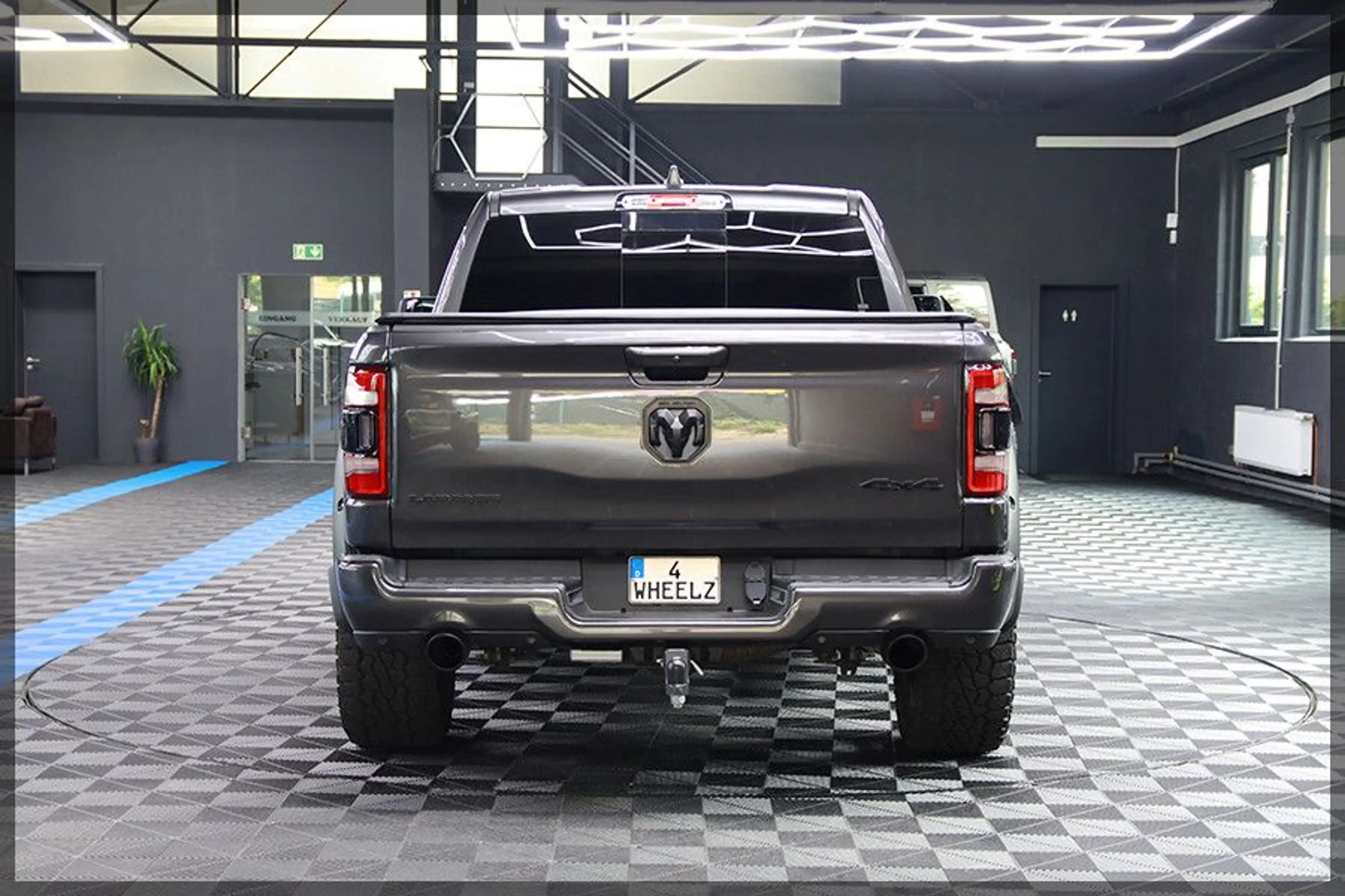 Dodge RAM GT 5.7 HEMI LARAMIE PANO / CAM / PDC — photo 4