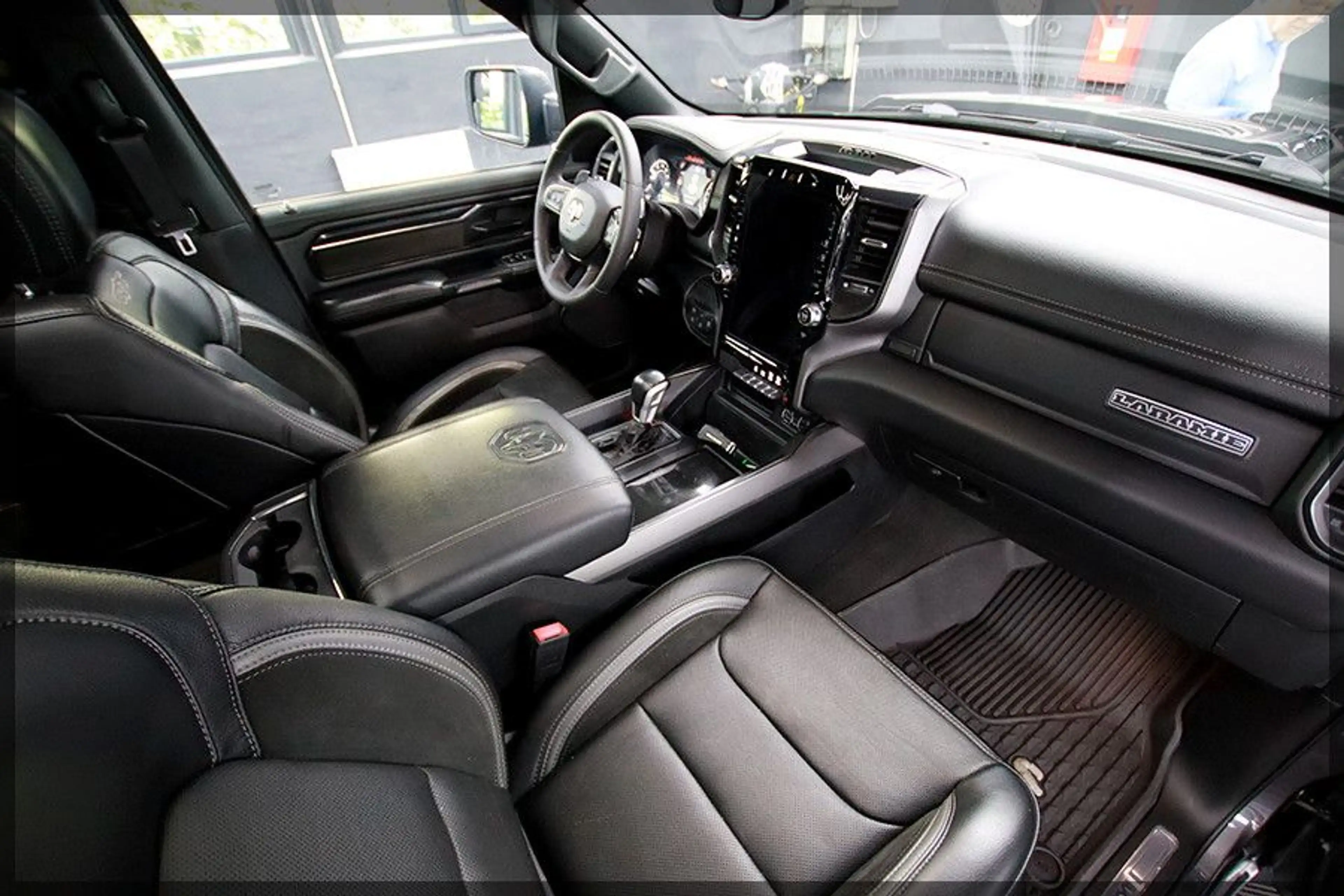 Dodge RAM GT 5.7 HEMI LARAMIE PANO / CAM / PDC — photo 14