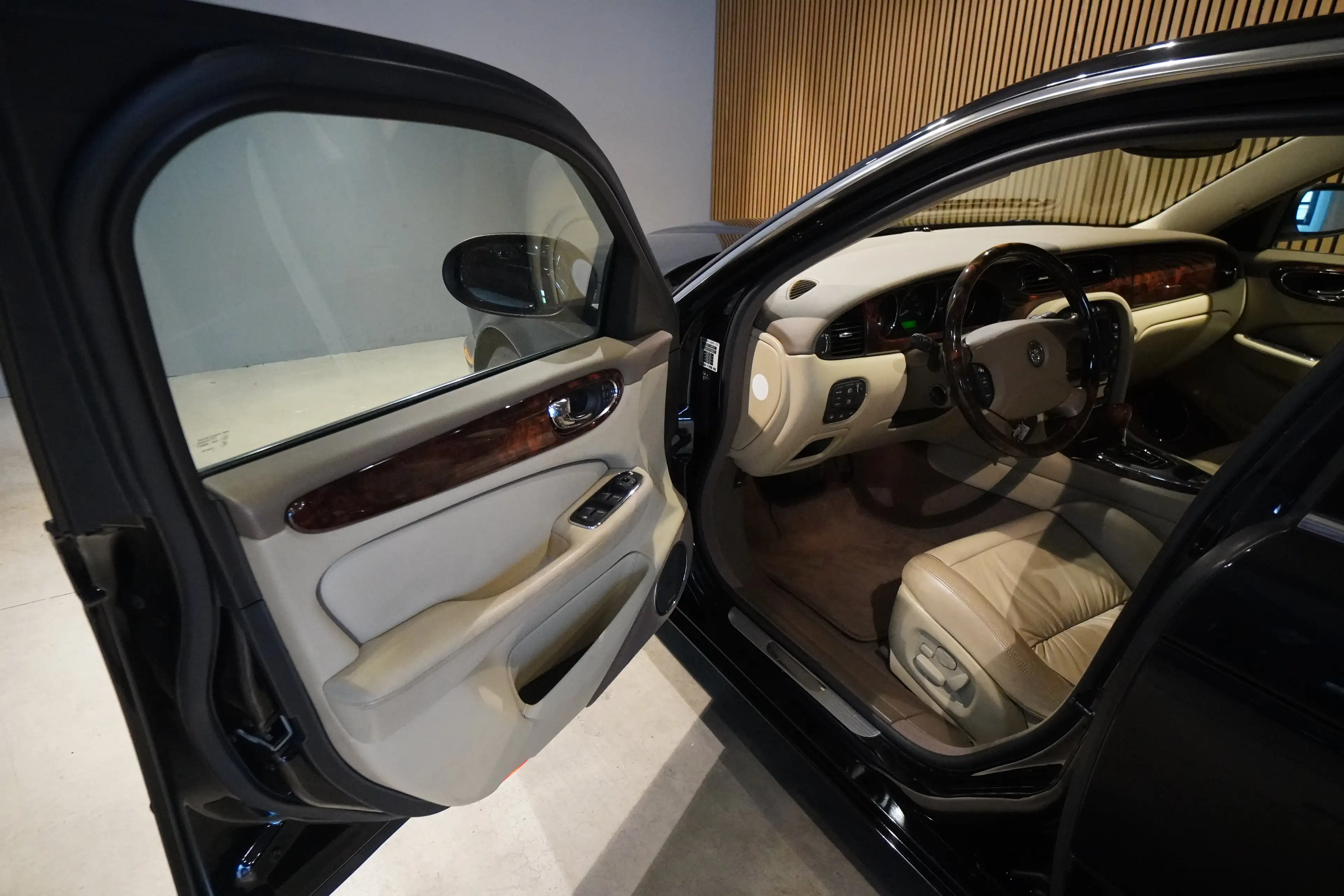 Jaguar XJR Super V8-BRD-1 Halter-U-Frei-48500 TKM-Top-Zustand — photo 12