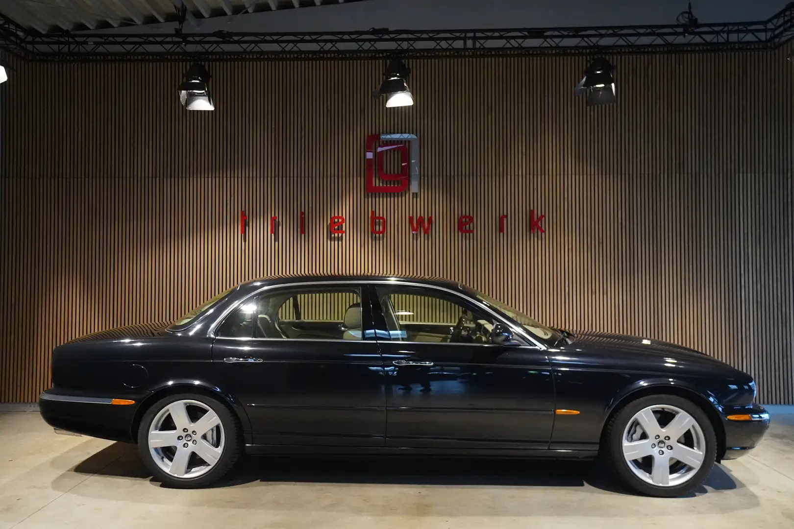 Jaguar XJR Super V8 Lang-BRD-1 Halter-U-Frei-48TKM-Top Zust. Schwarz - 1