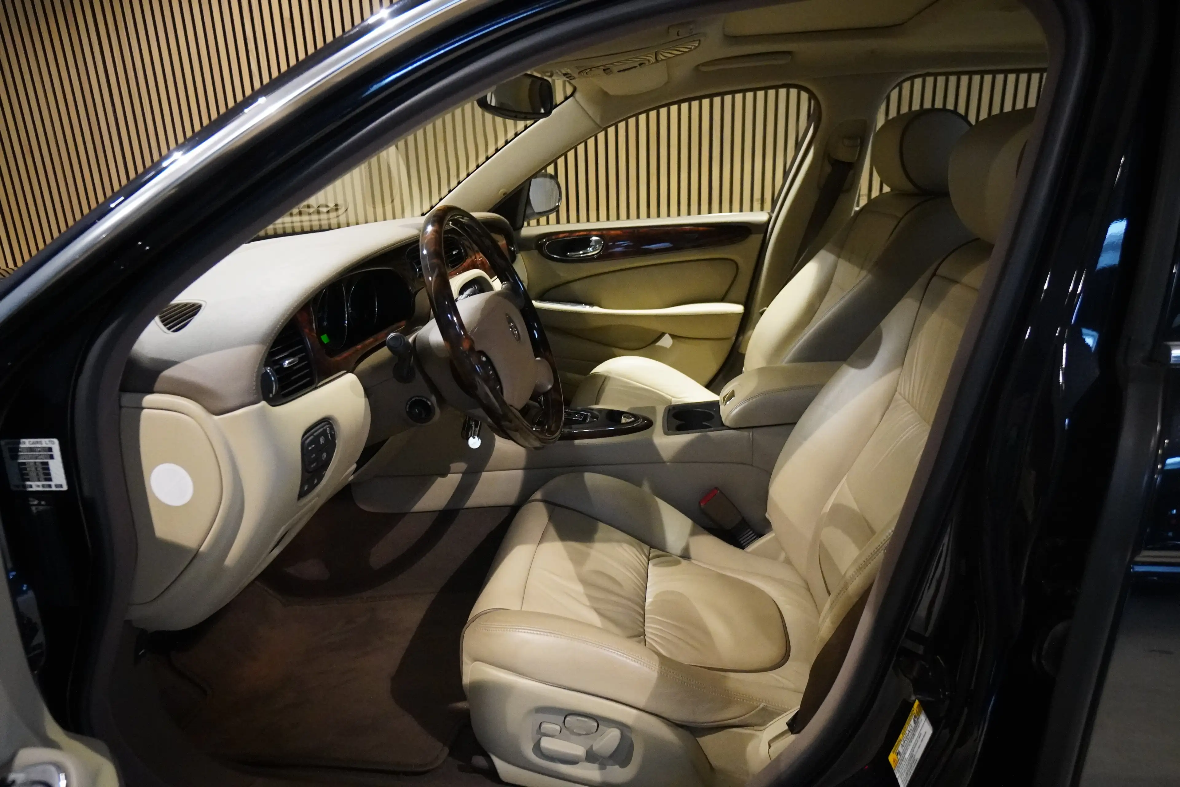 Jaguar XJR Super V8-BRD-1 Halter-U-Frei-48500 TKM-Top-Zustand — photo 5
