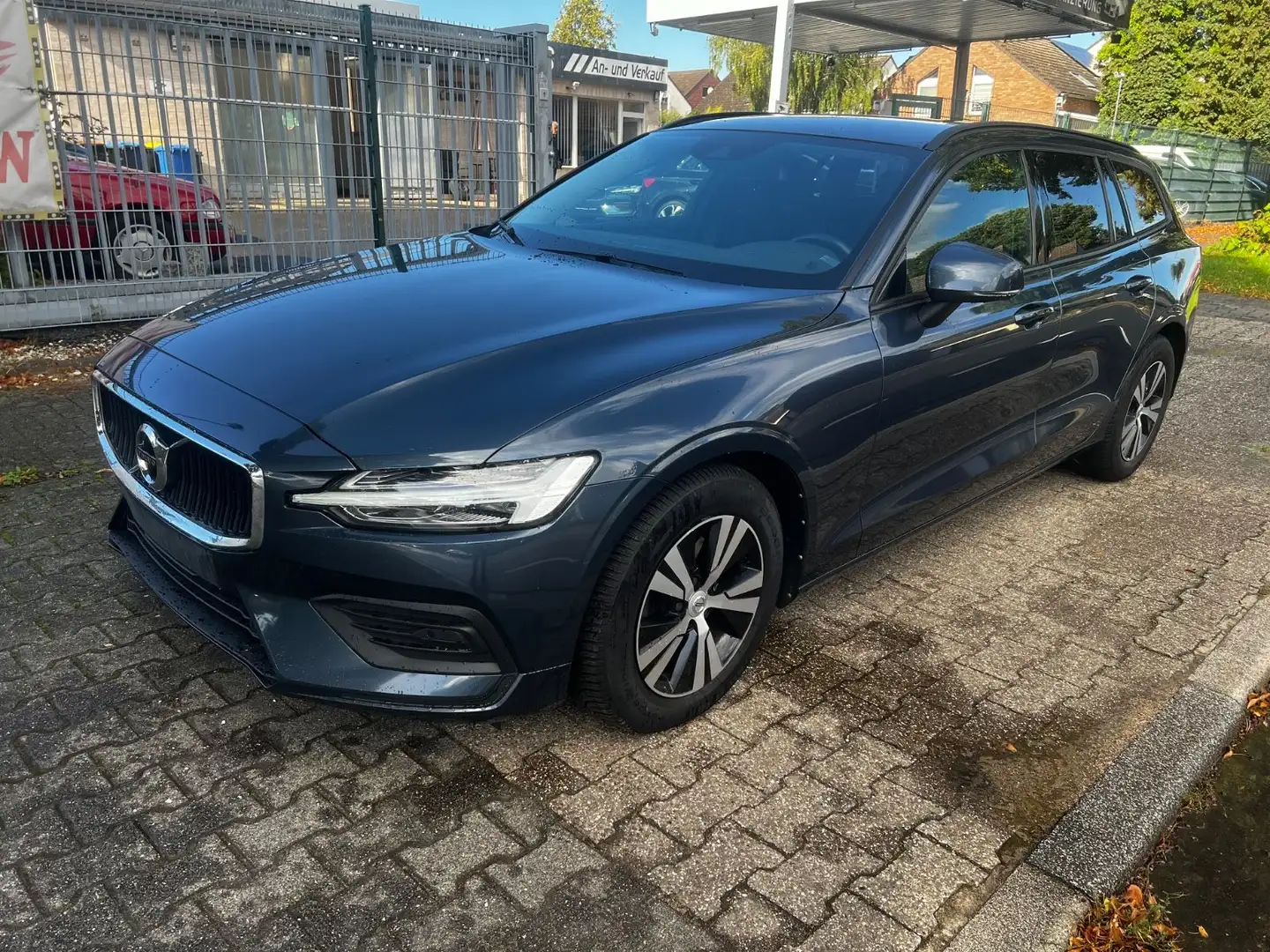 Volvo V60 Kombi Basis Plus Blau - 2