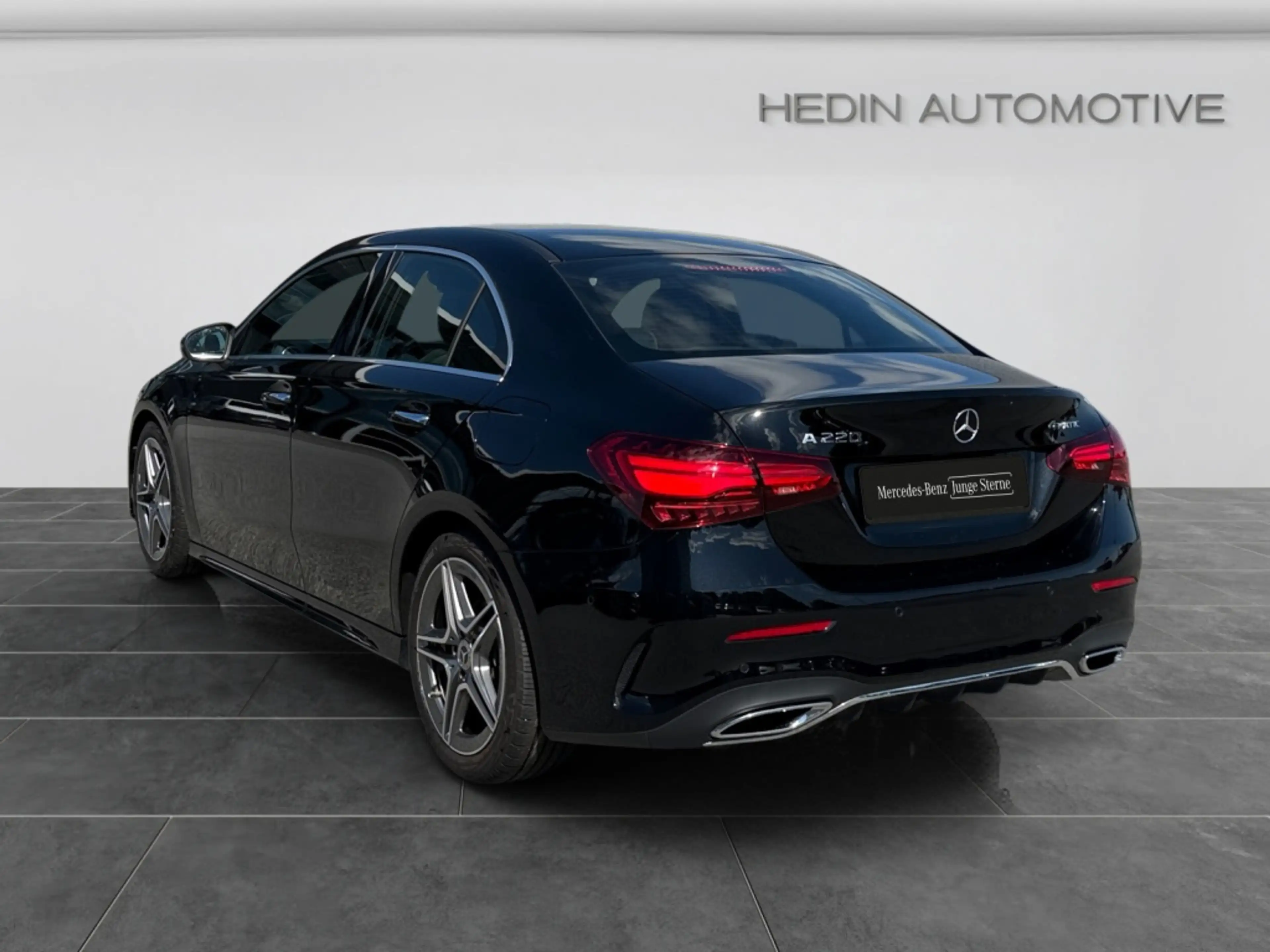 Mercedes-Benz A 220 4M Limousine AMG|MBEAM|AMBIENTE|MBUX|DAB — photo 4