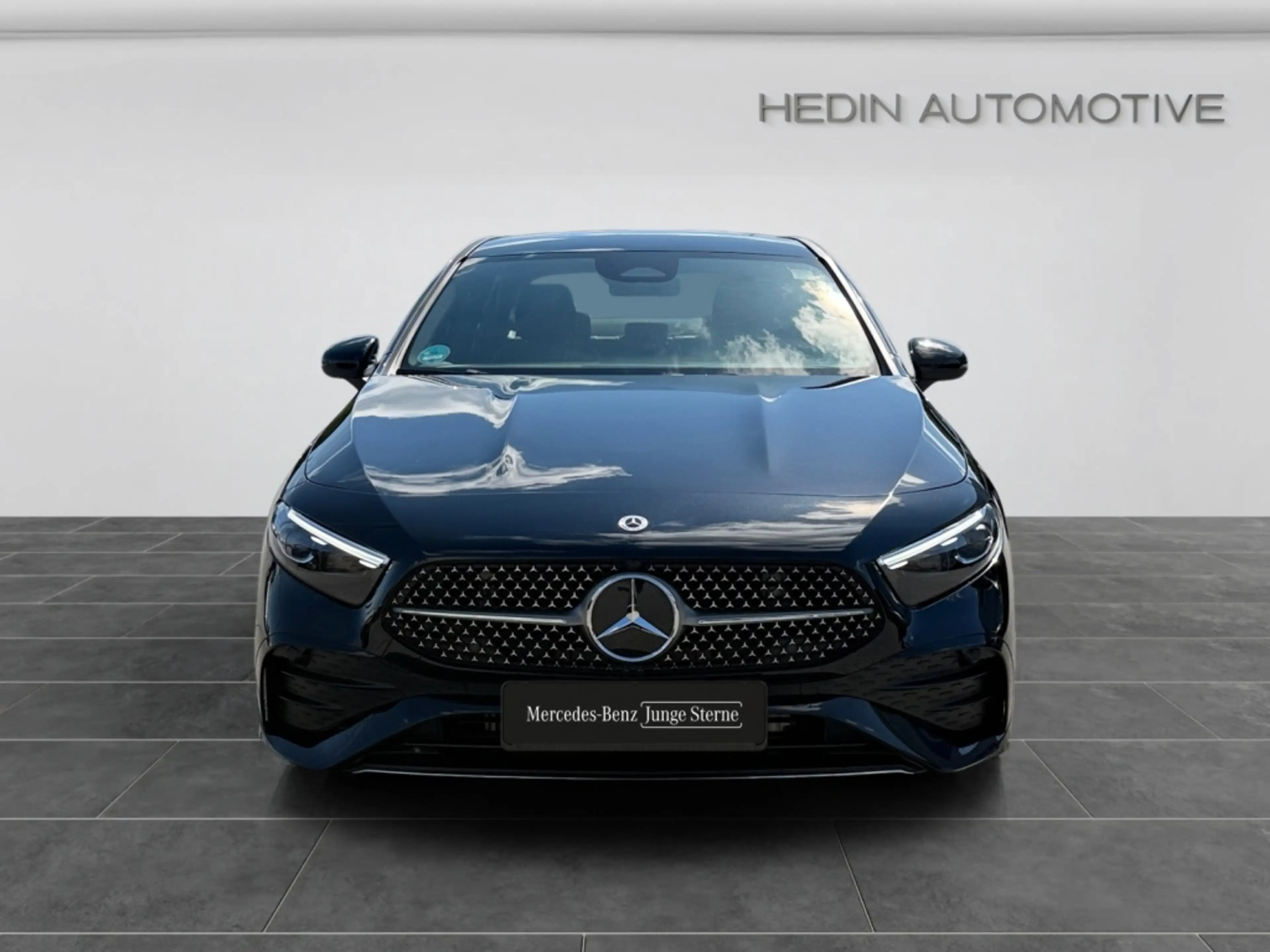 Mercedes-Benz A 220 4M Limousine AMG|MBEAM|AMBIENTE|MBUX|DAB — photo 8
