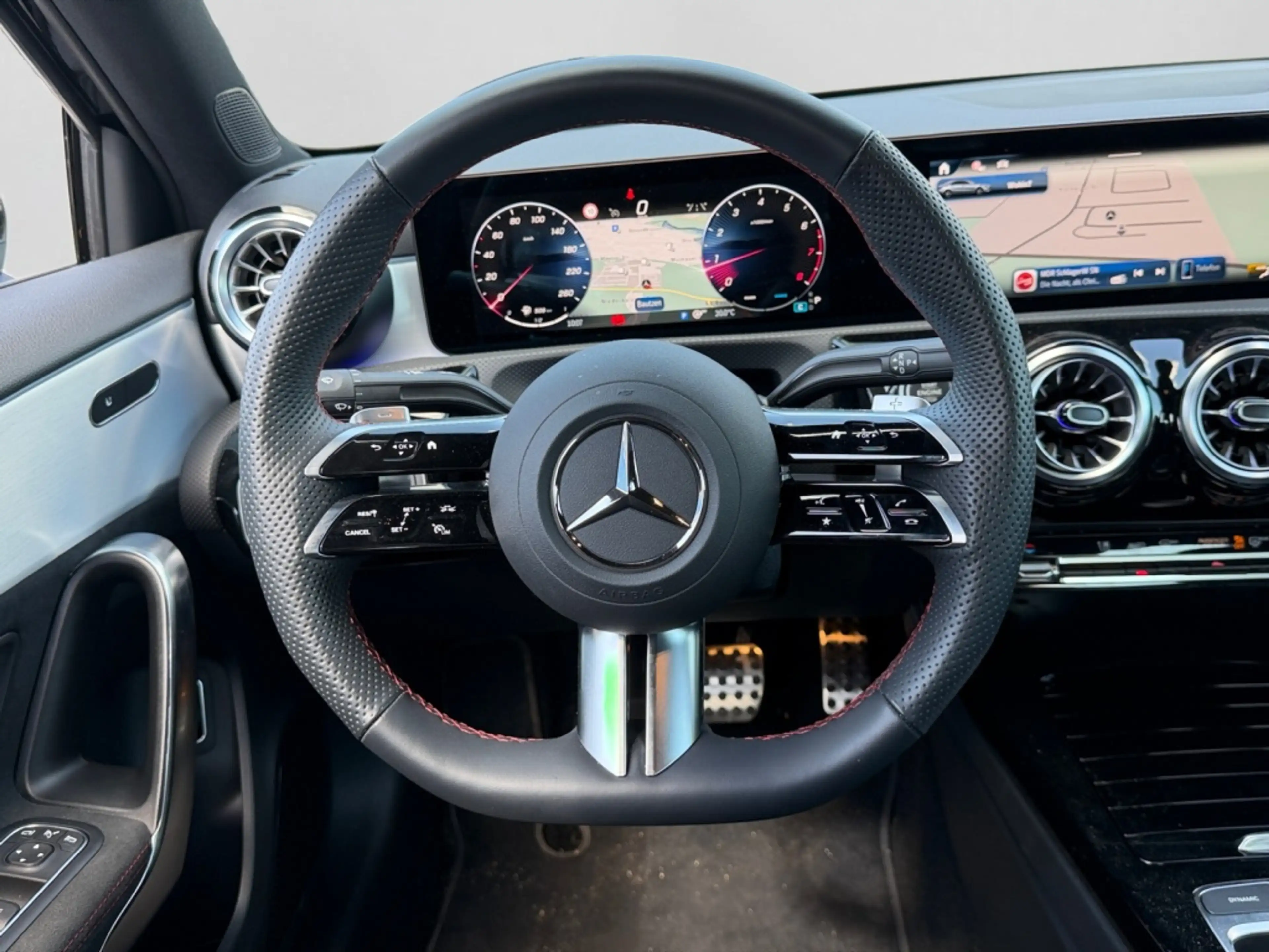 Mercedes-Benz A 220 4M Limousine AMG|MBEAM|AMBIENTE|MBUX|DAB — photo 12